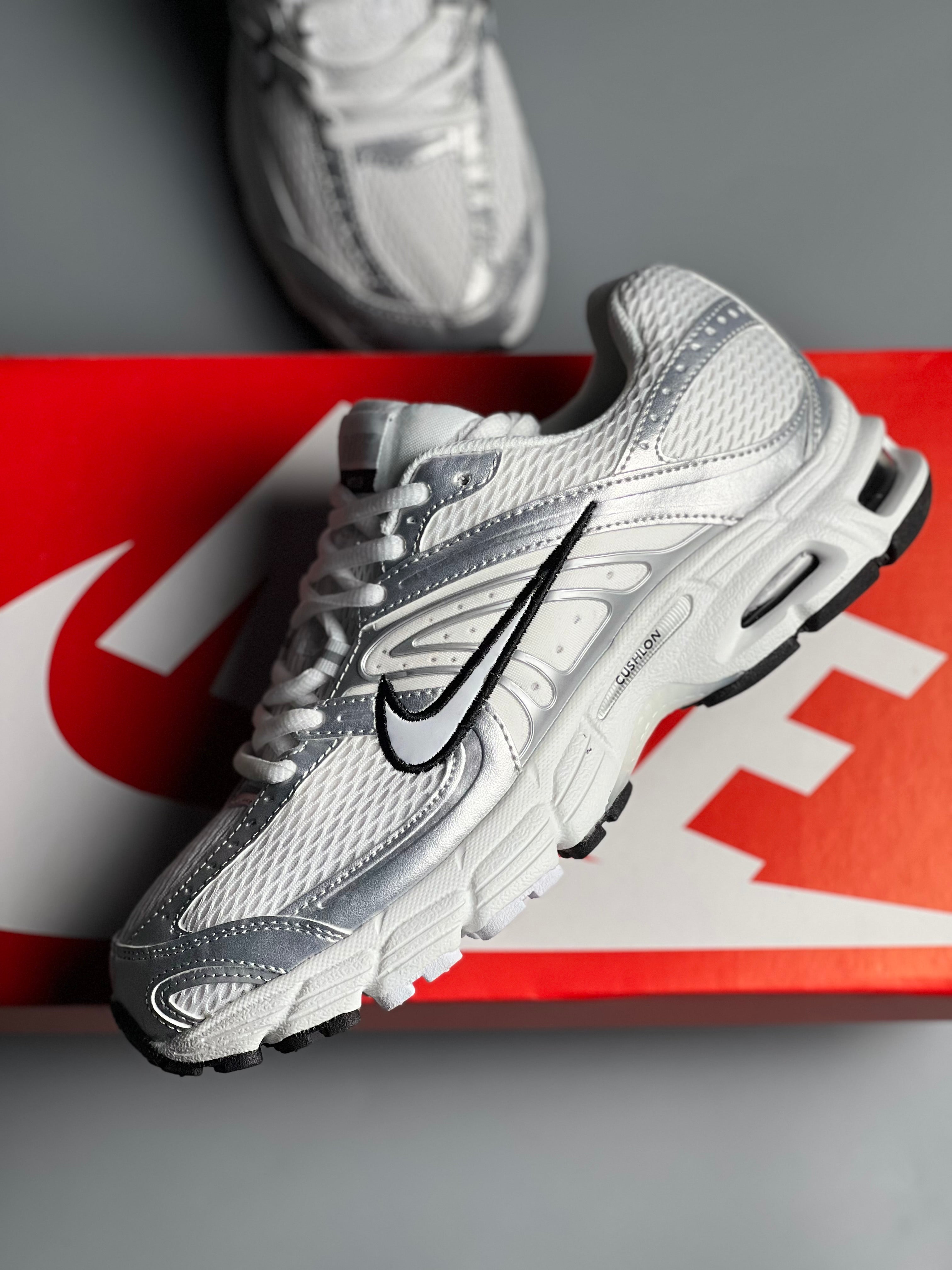 Nike Moto 2k