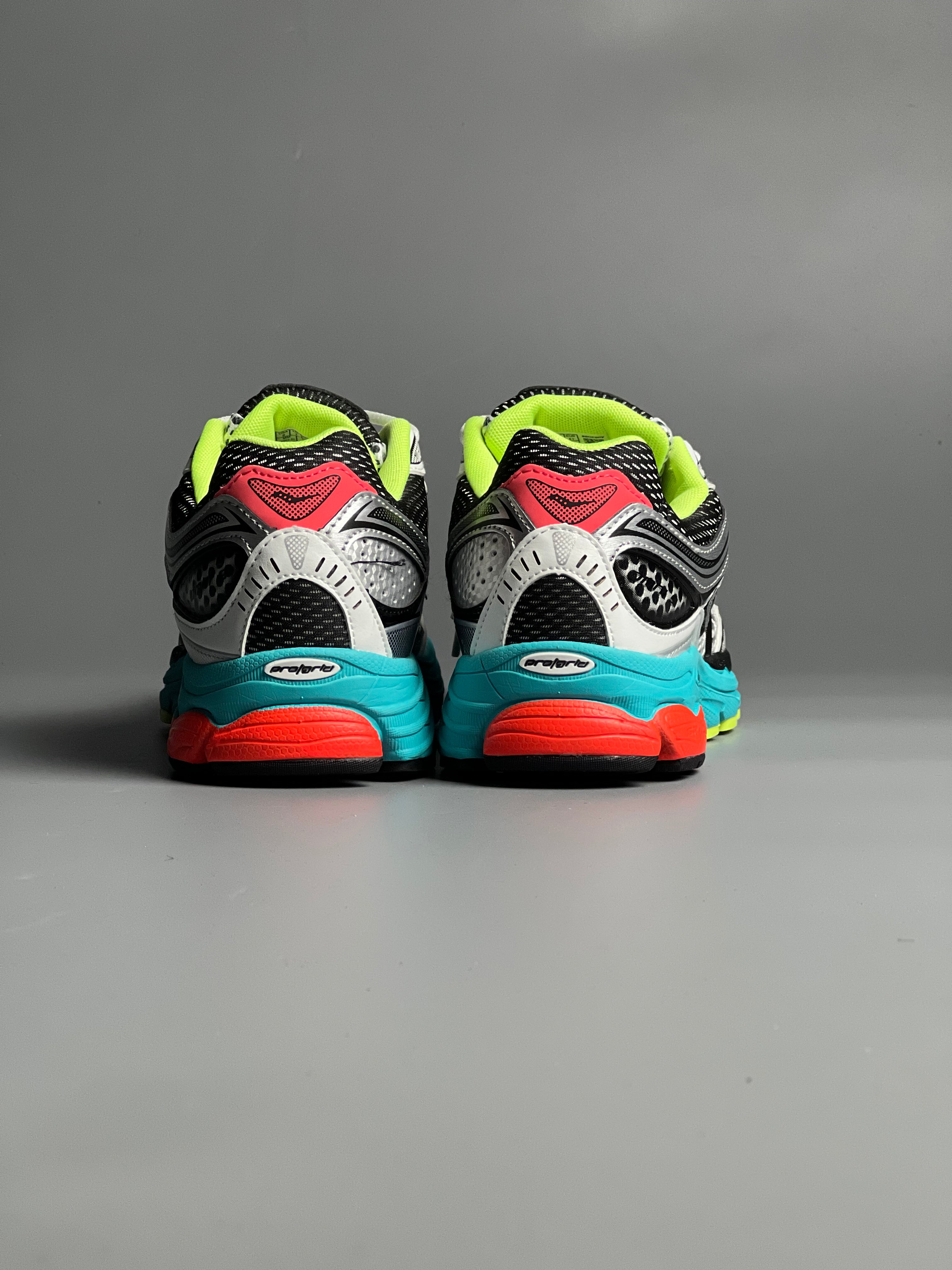 Saucony Progrid Omni 9 « Silver Mutant »