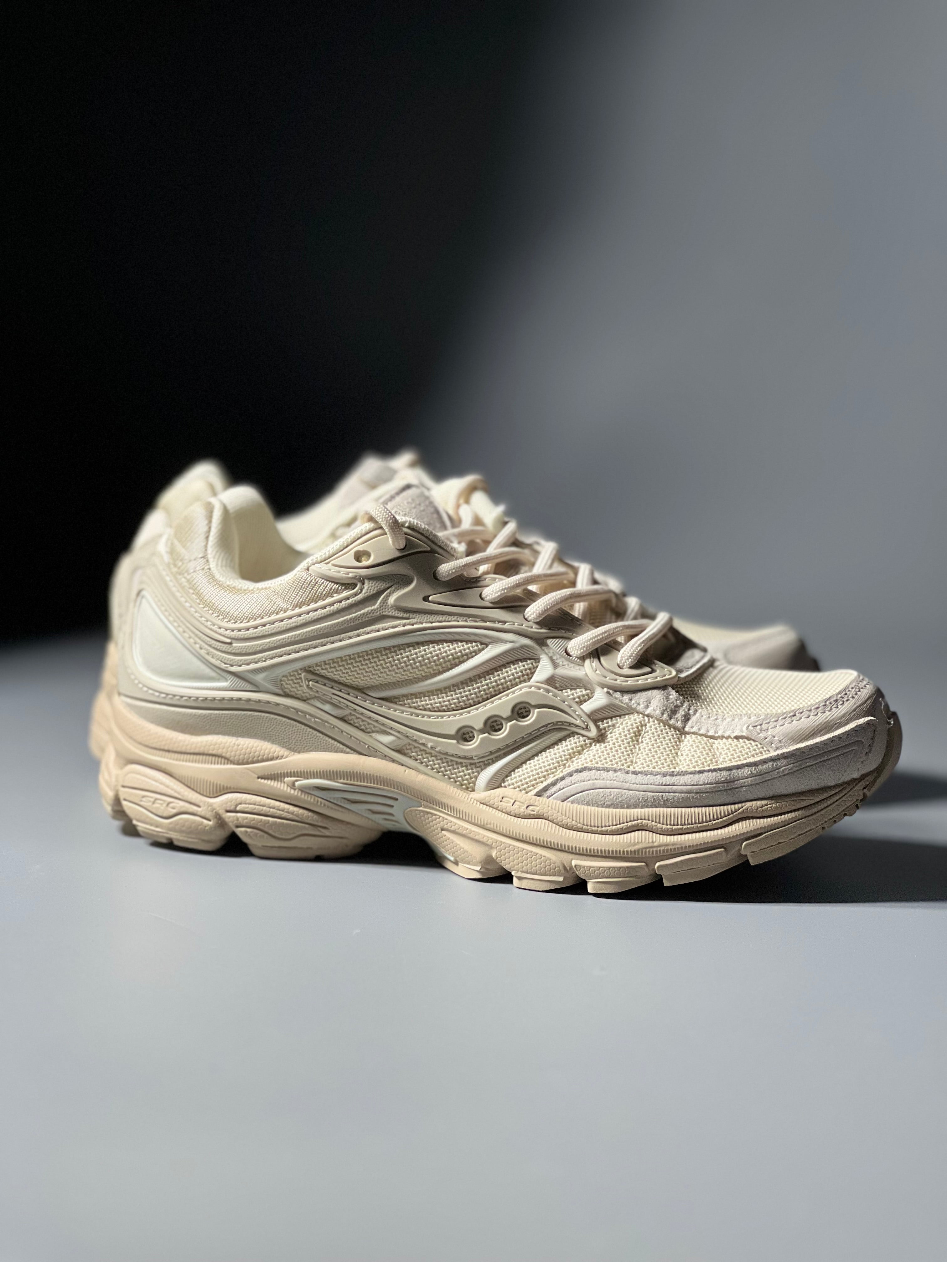 Saucony || Progrid Omni 9 - Summer Sand / Tanne
