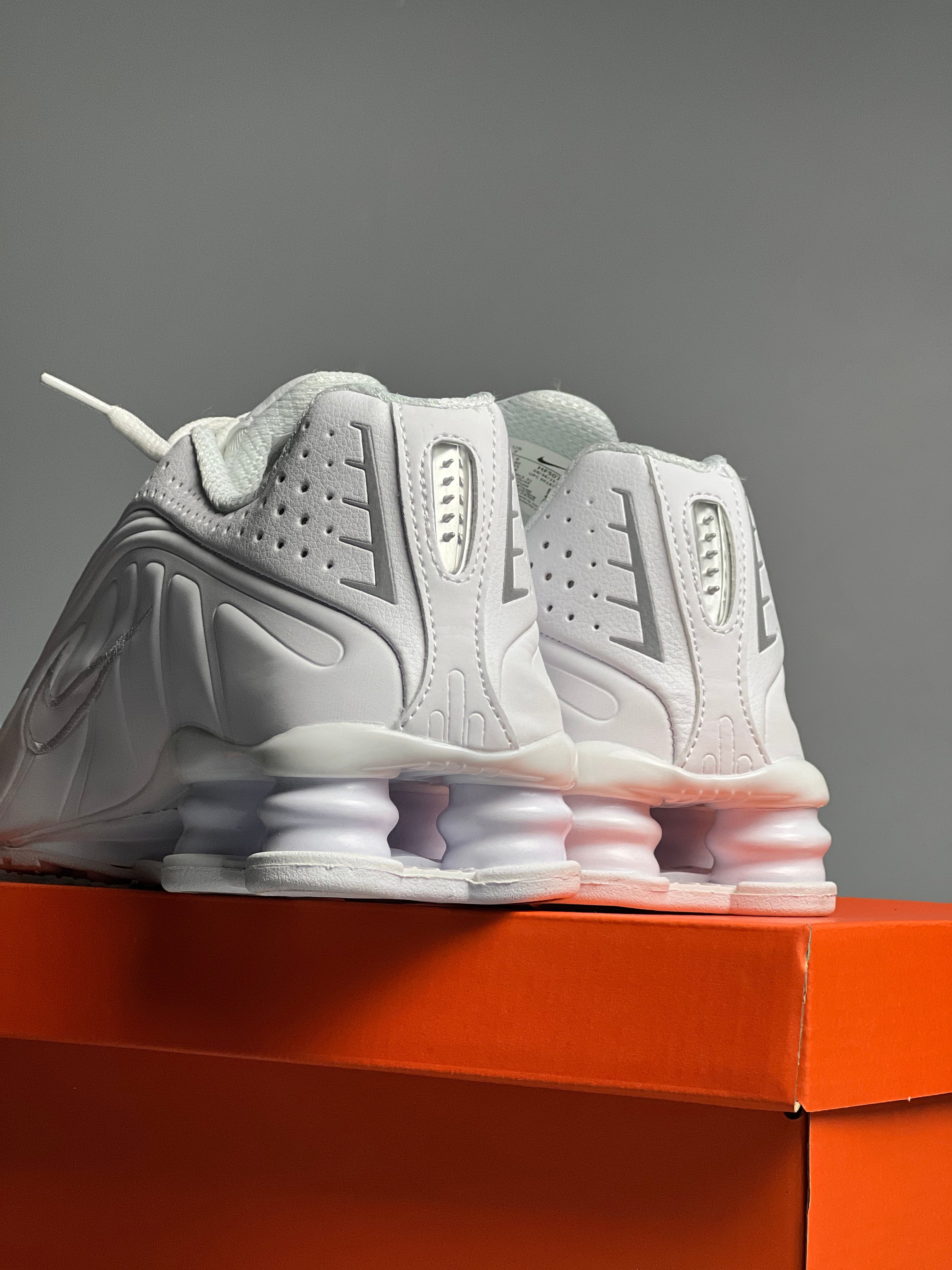 Nike shox r4 white