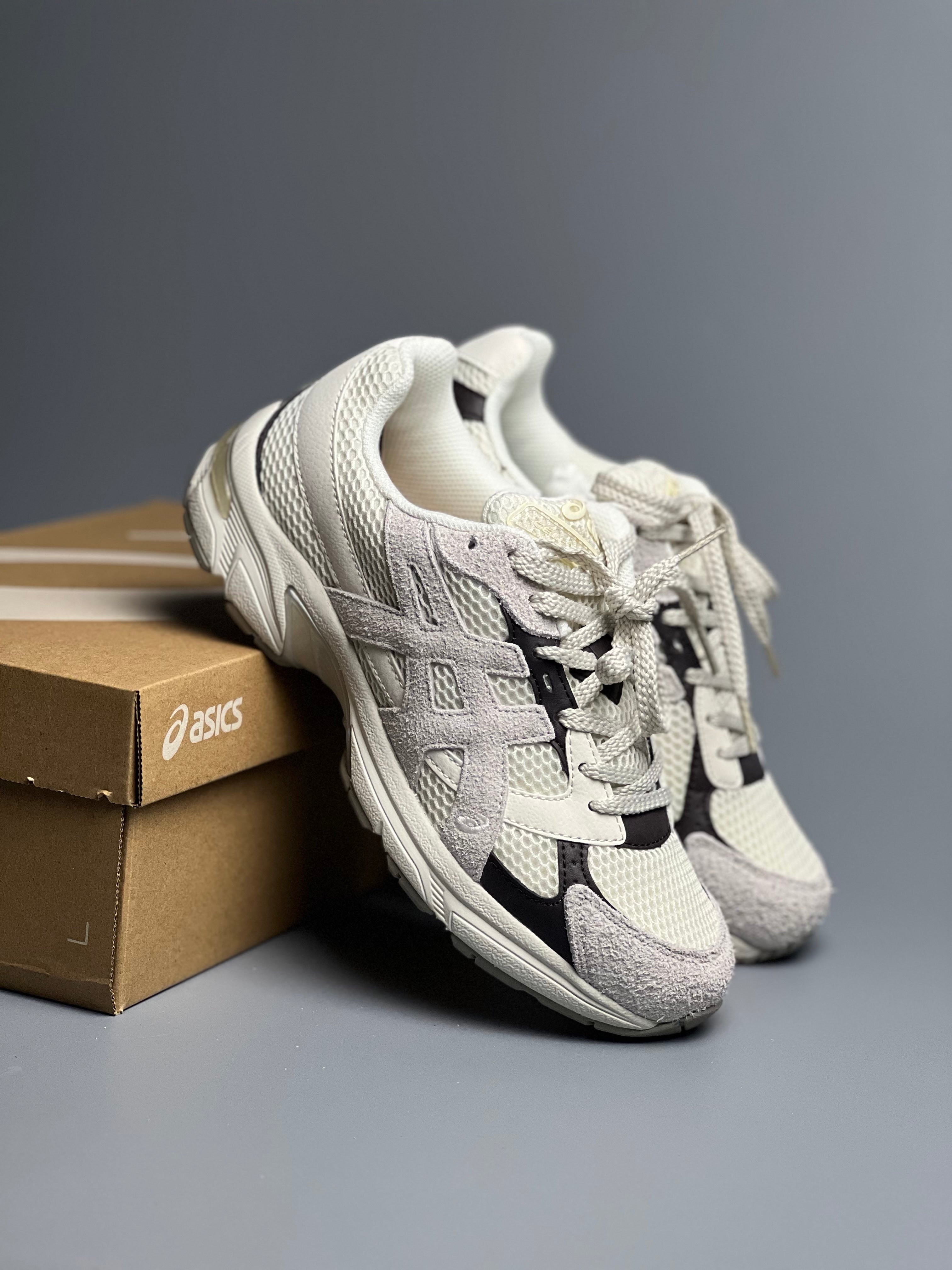 ASICS Gel-1130
HAL Studio Glacier