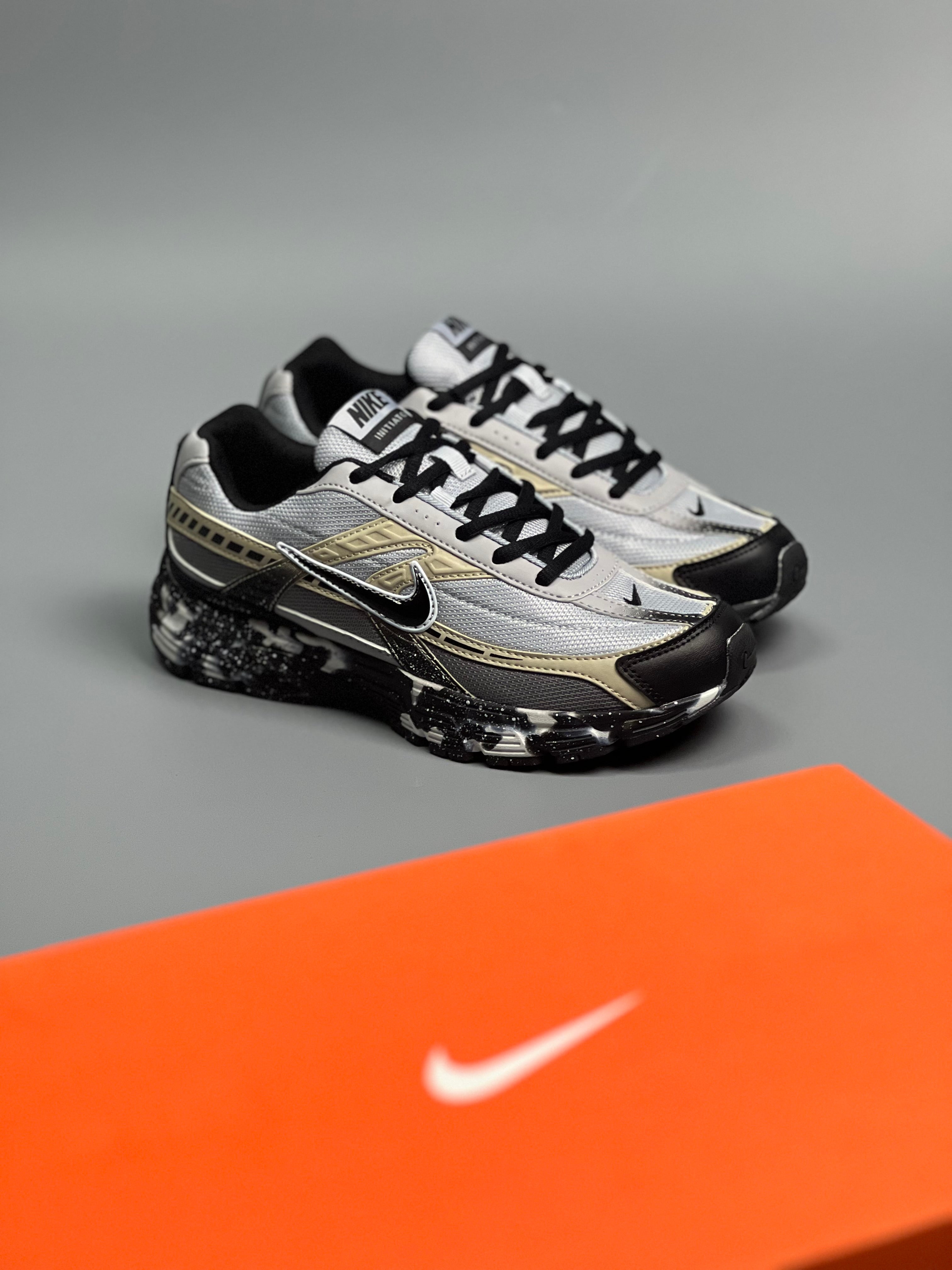 Nike Initiator Custom Grey/Black