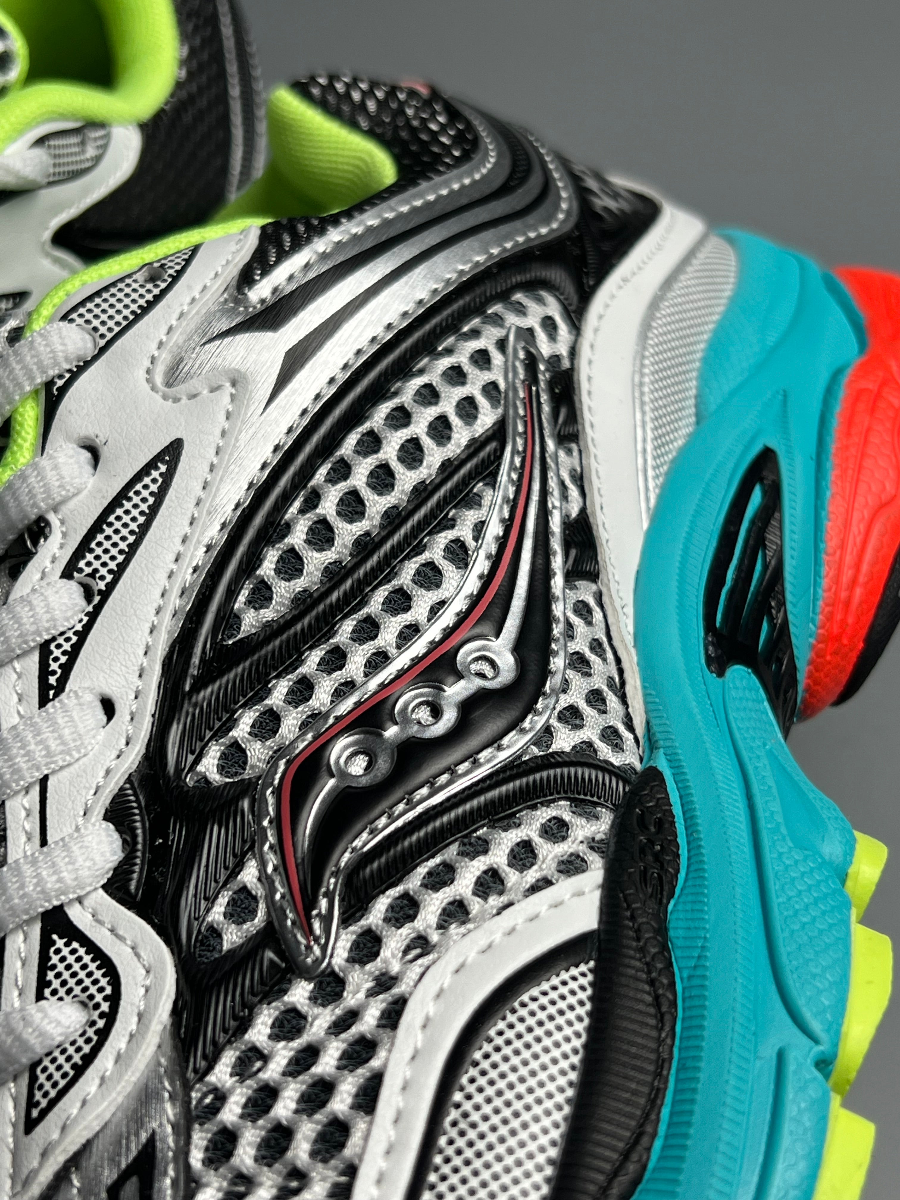 Saucony Progrid Omni 9 « Silver Mutant »
