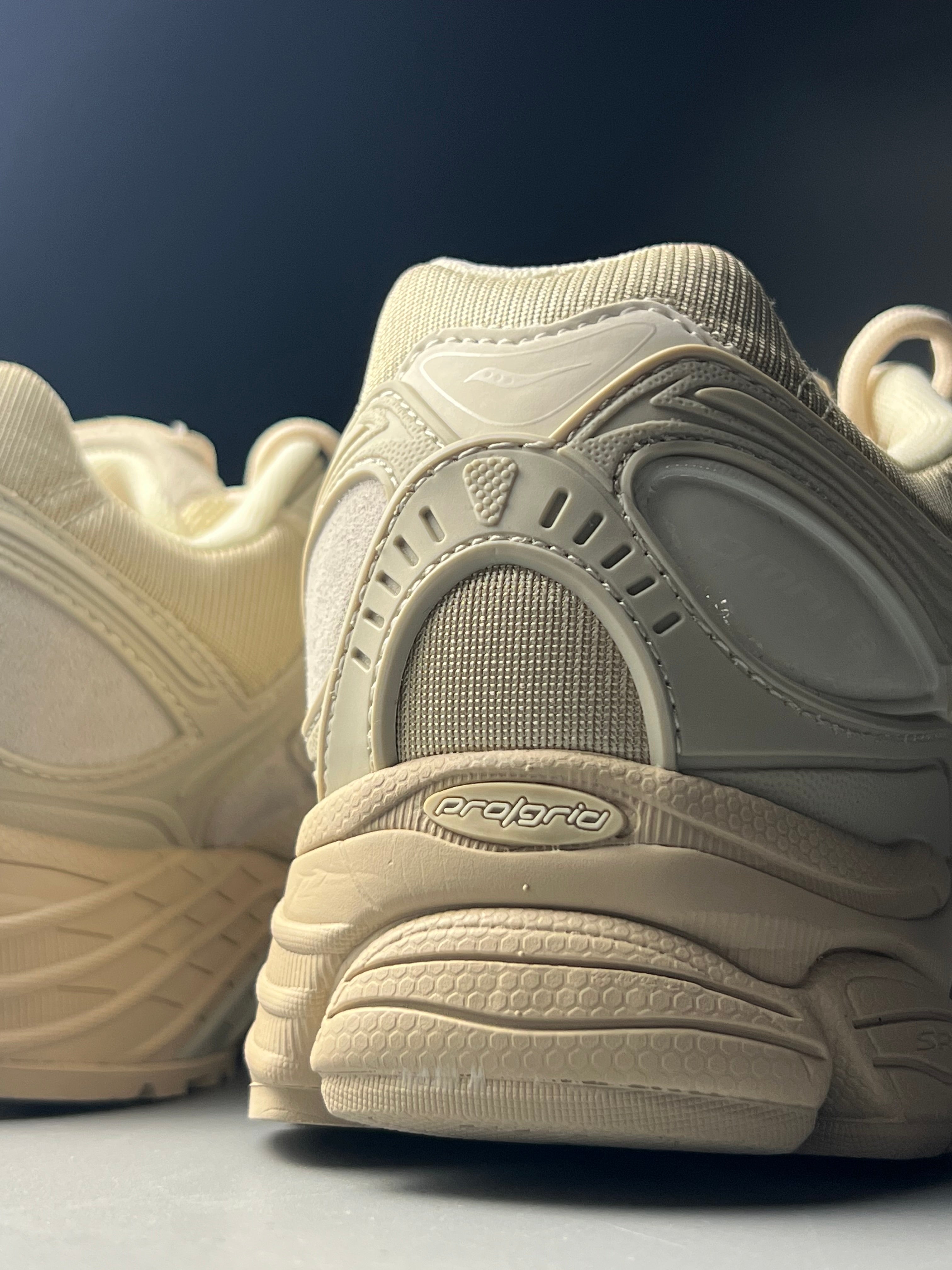 Saucony || Progrid Omni 9 - Summer Sand / Tanne