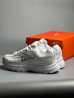 Nike Initiator blanch