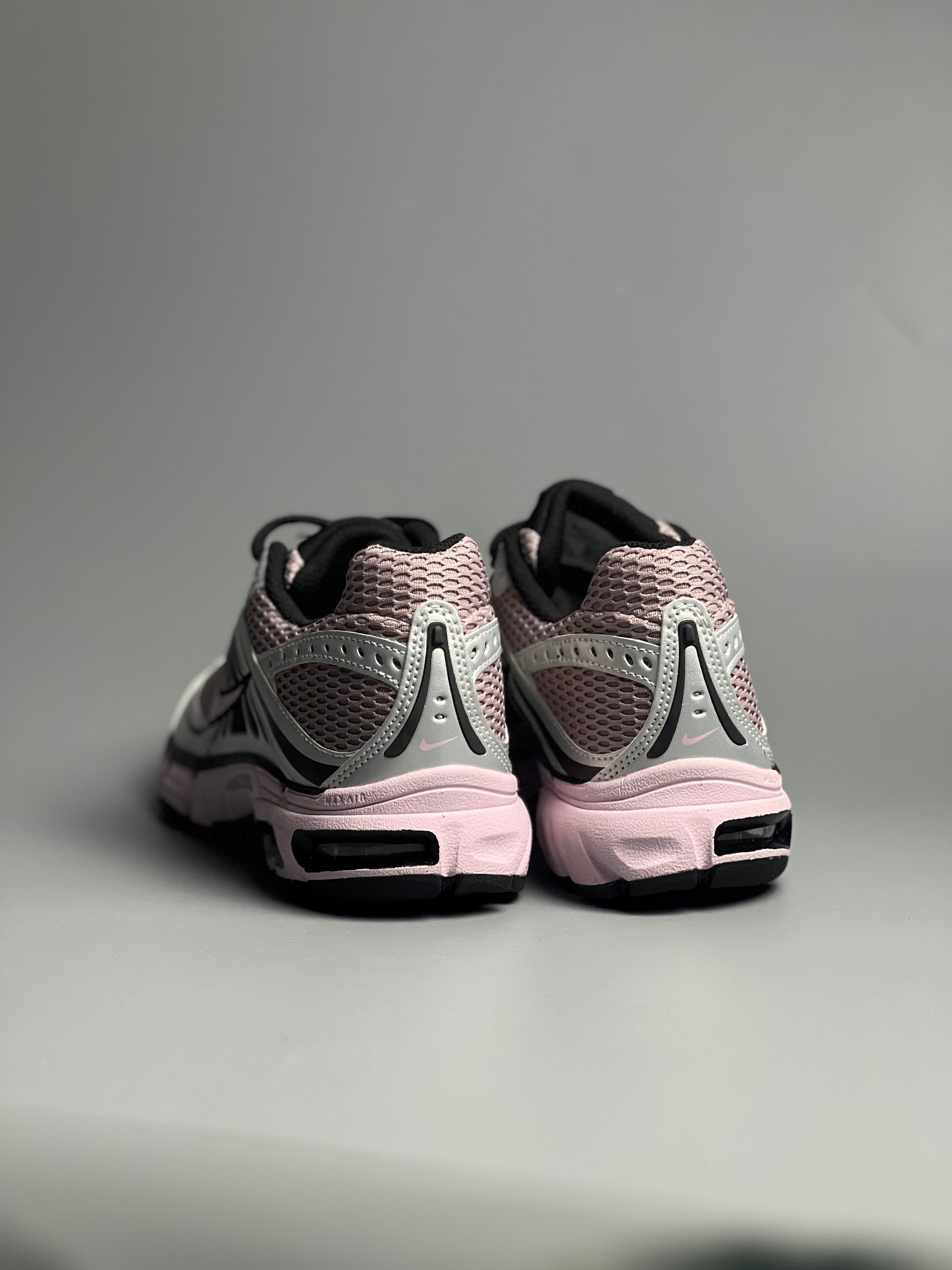 Nike
Air Max Moto 2K