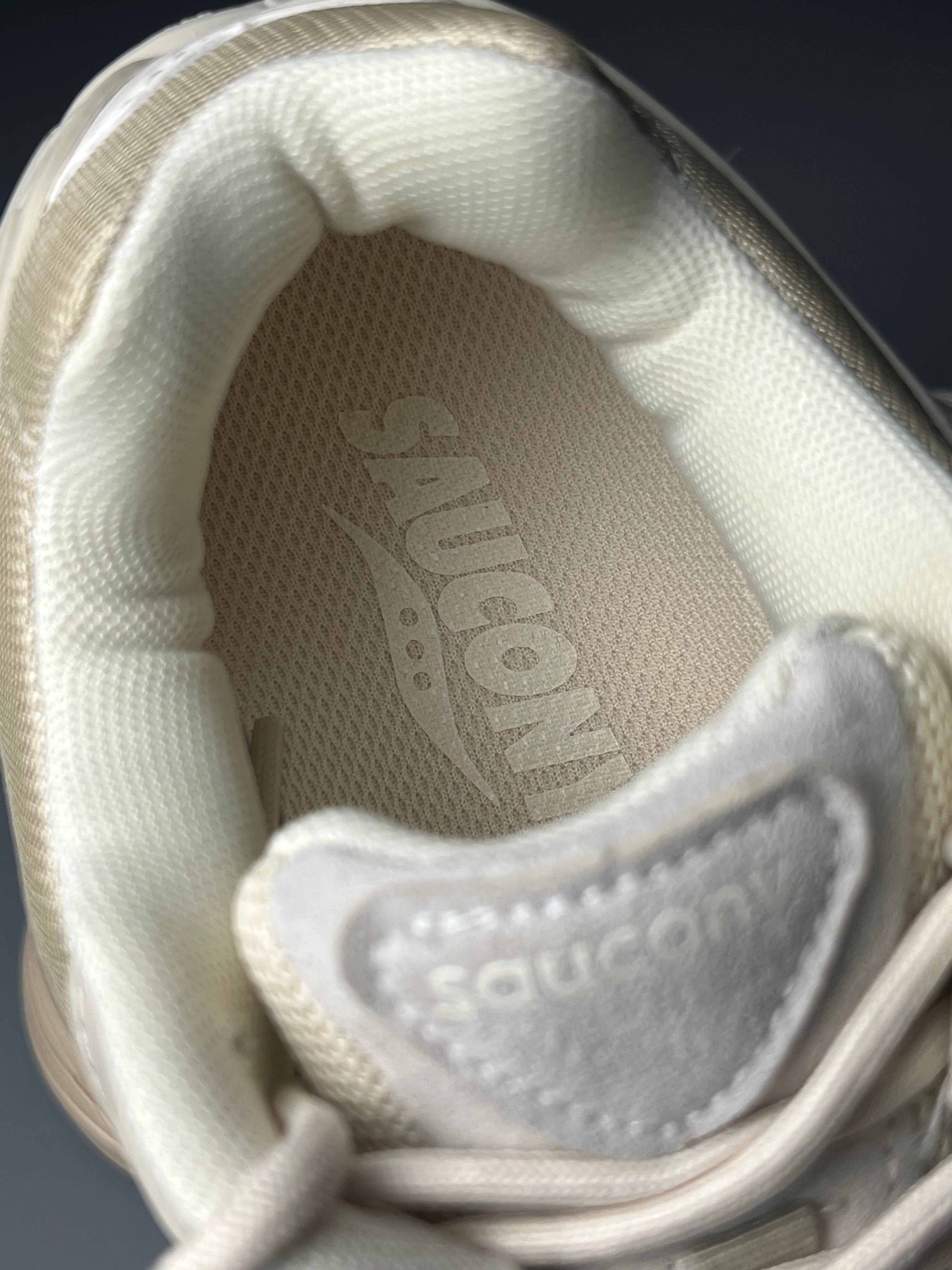 Saucony || Progrid Omni 9 - Summer Sand / Tanne