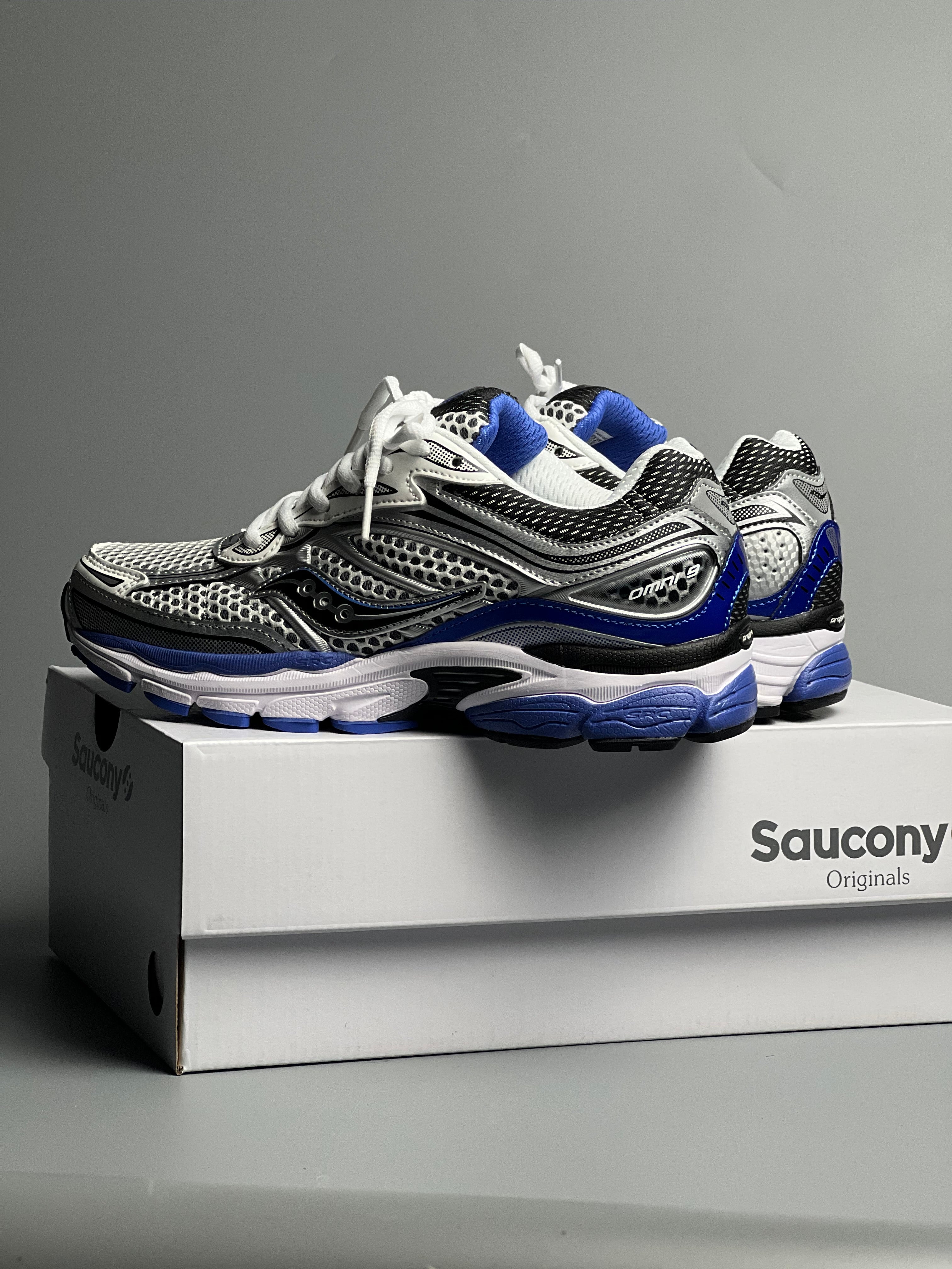 SAUCONY
PROGRID OMNI 9 OG WHITE SILVER BLUE