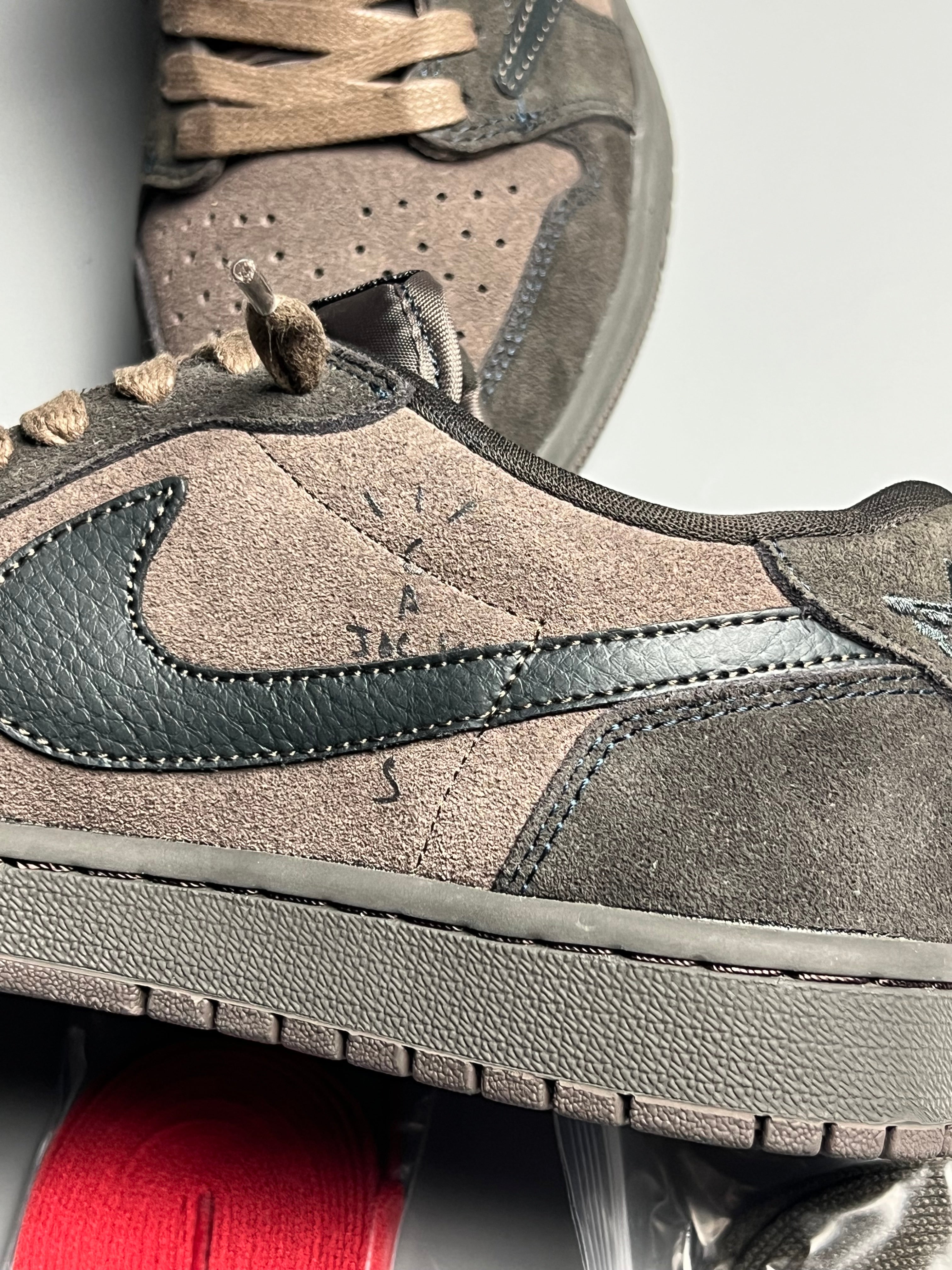 Travis Scott "Velvet Brown"