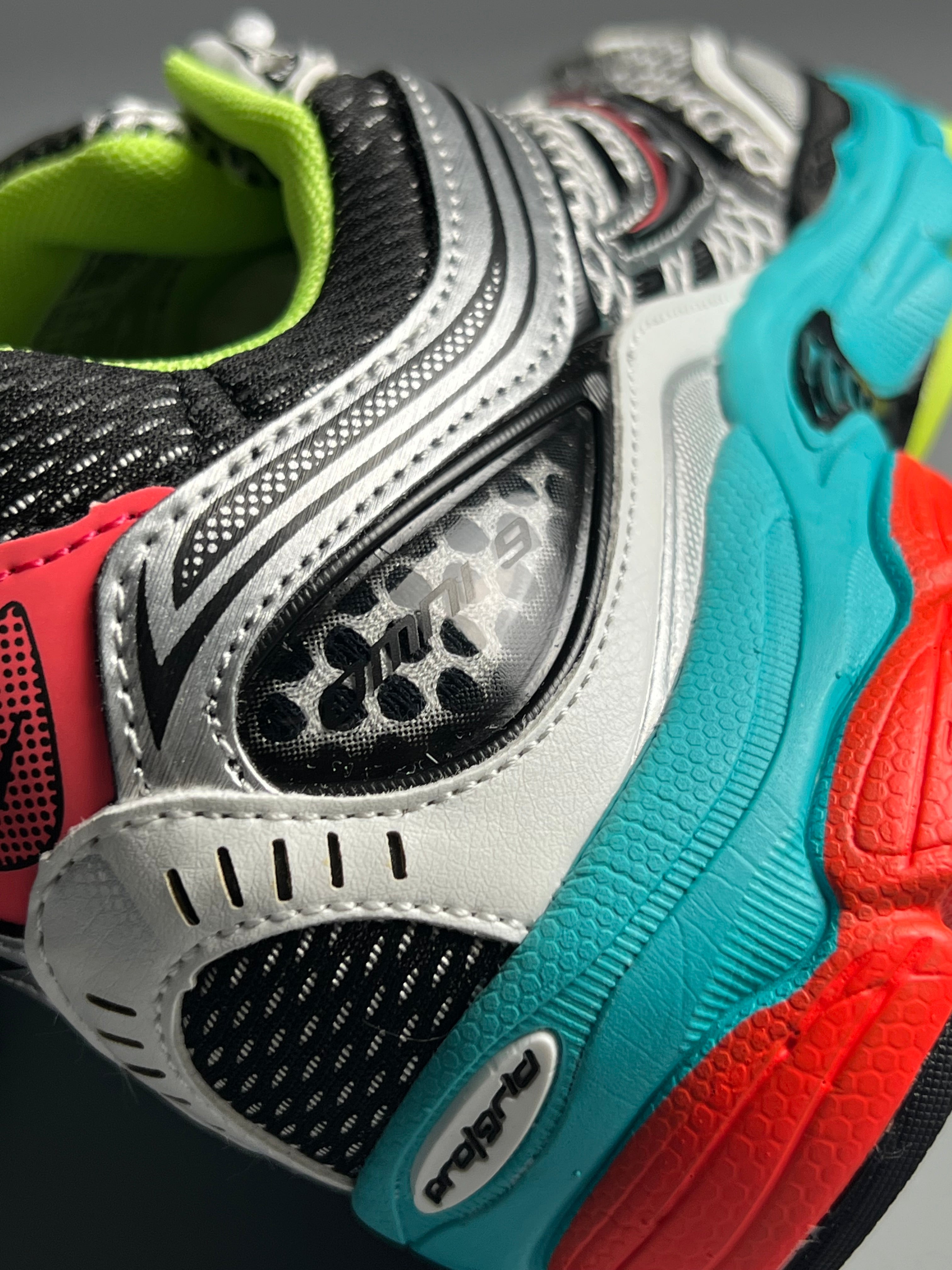 Saucony Progrid Omni 9 « Silver Mutant »