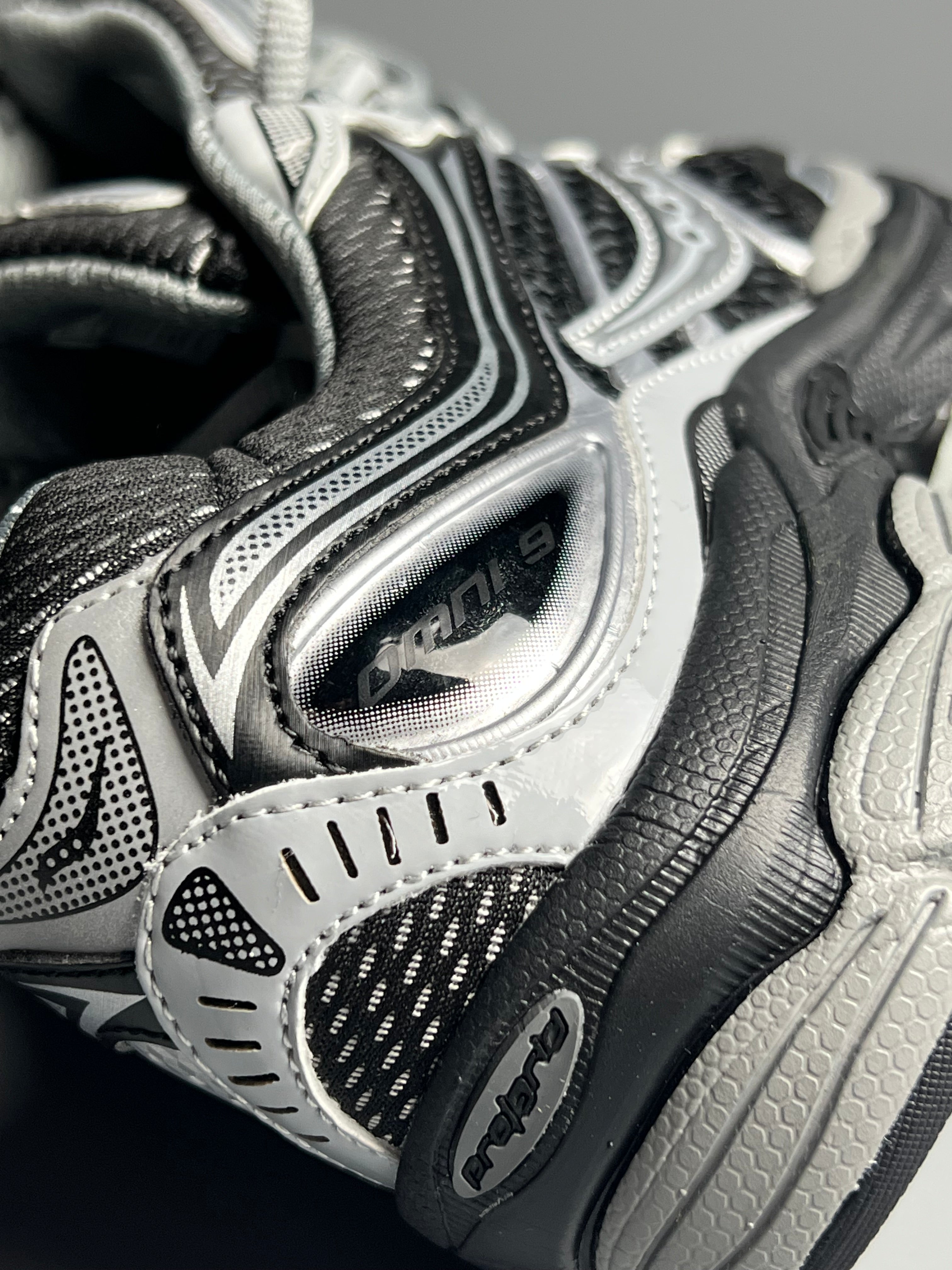 Saucony ProGrid Omni 9 noir gris argenté