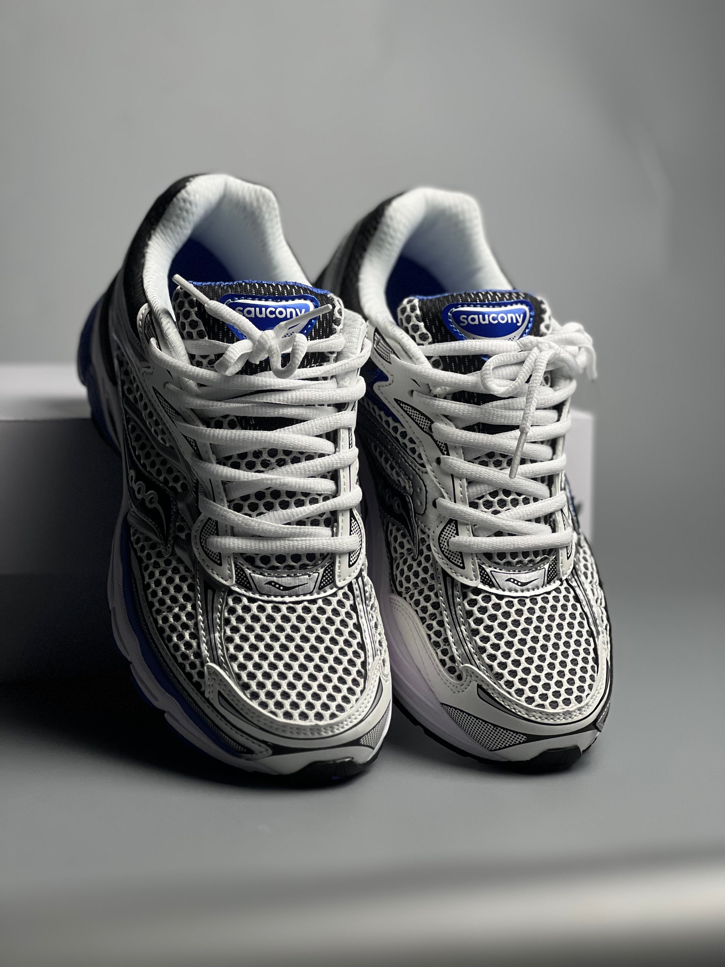 SAUCONY
PROGRID OMNI 9 OG WHITE SILVER BLUE