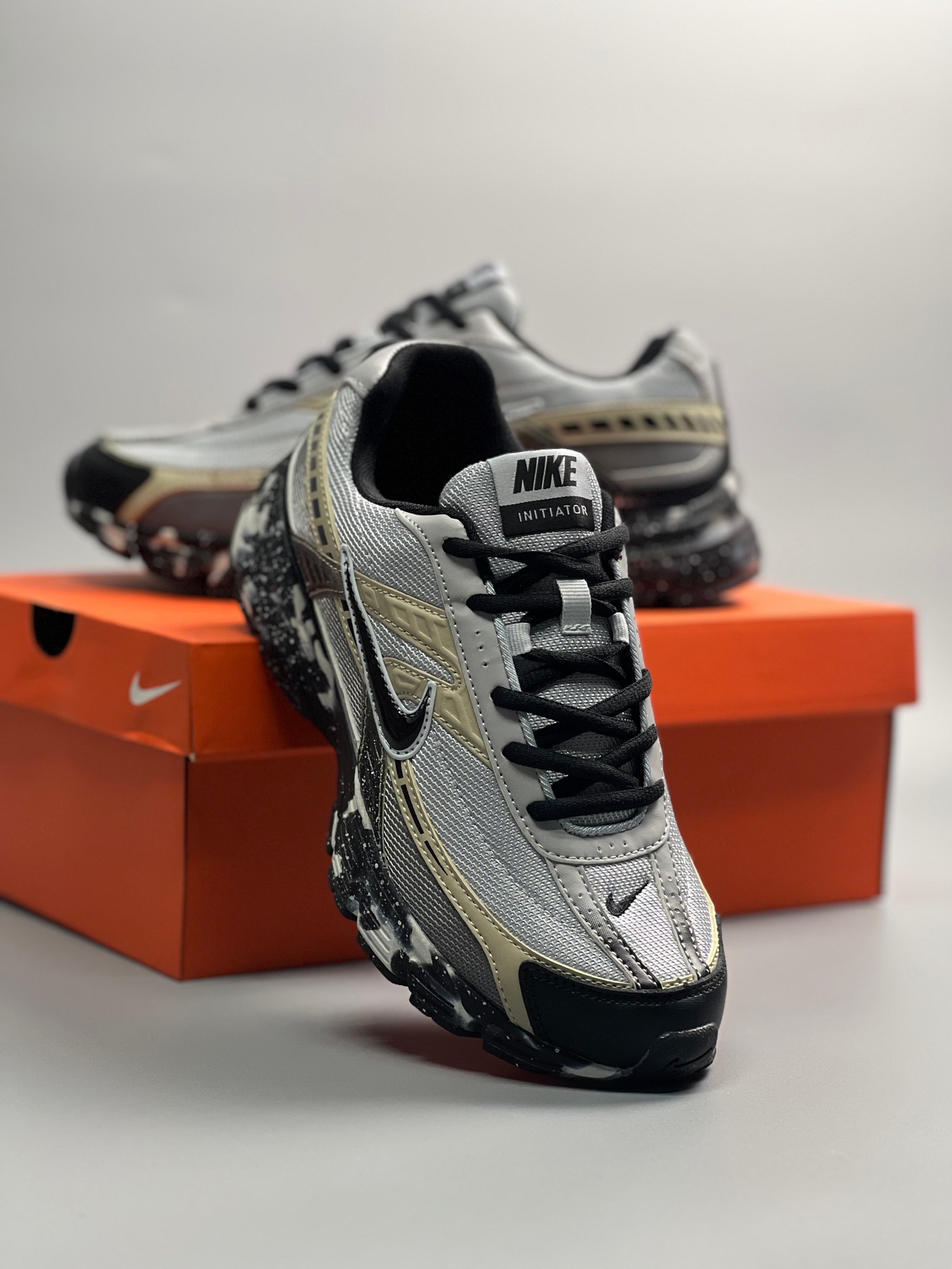 Nike Initiator Custom Grey/Black