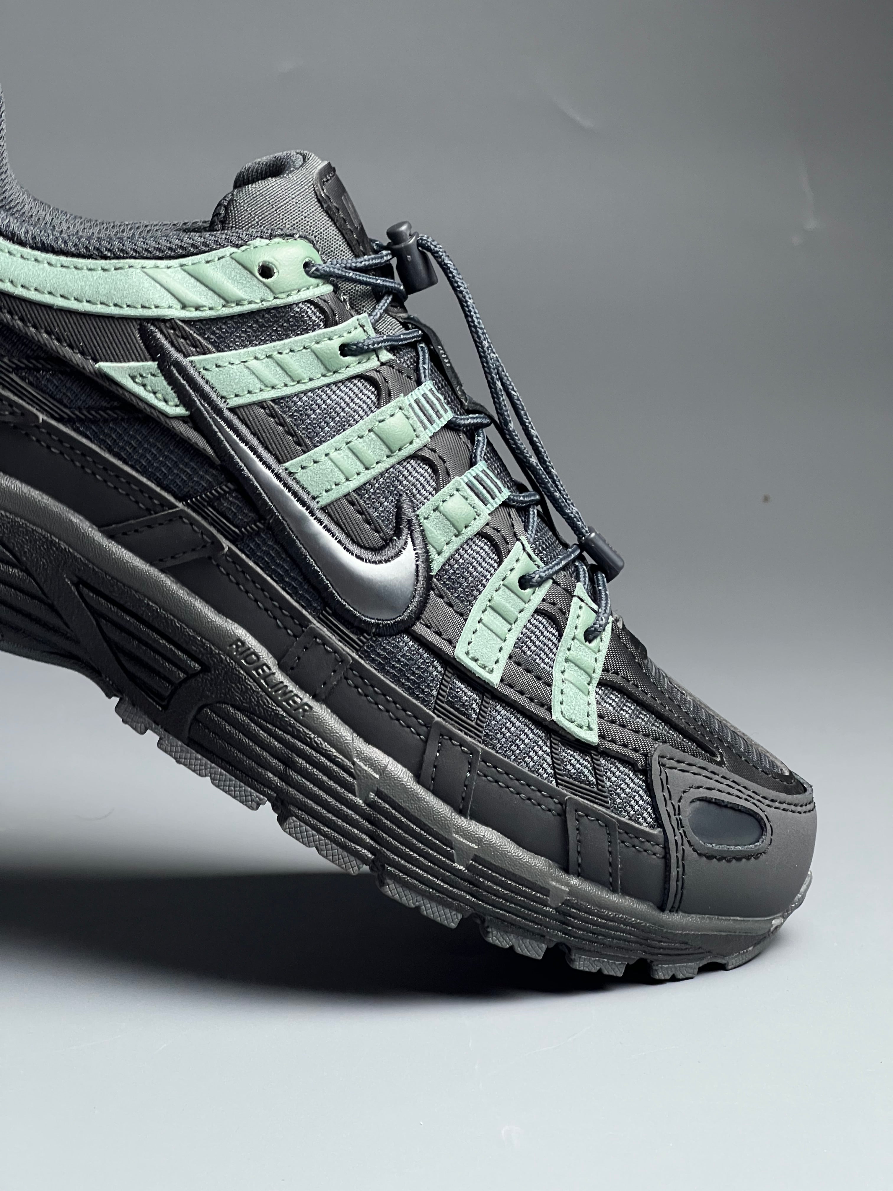 P6000  'Anthracite Clay Green'