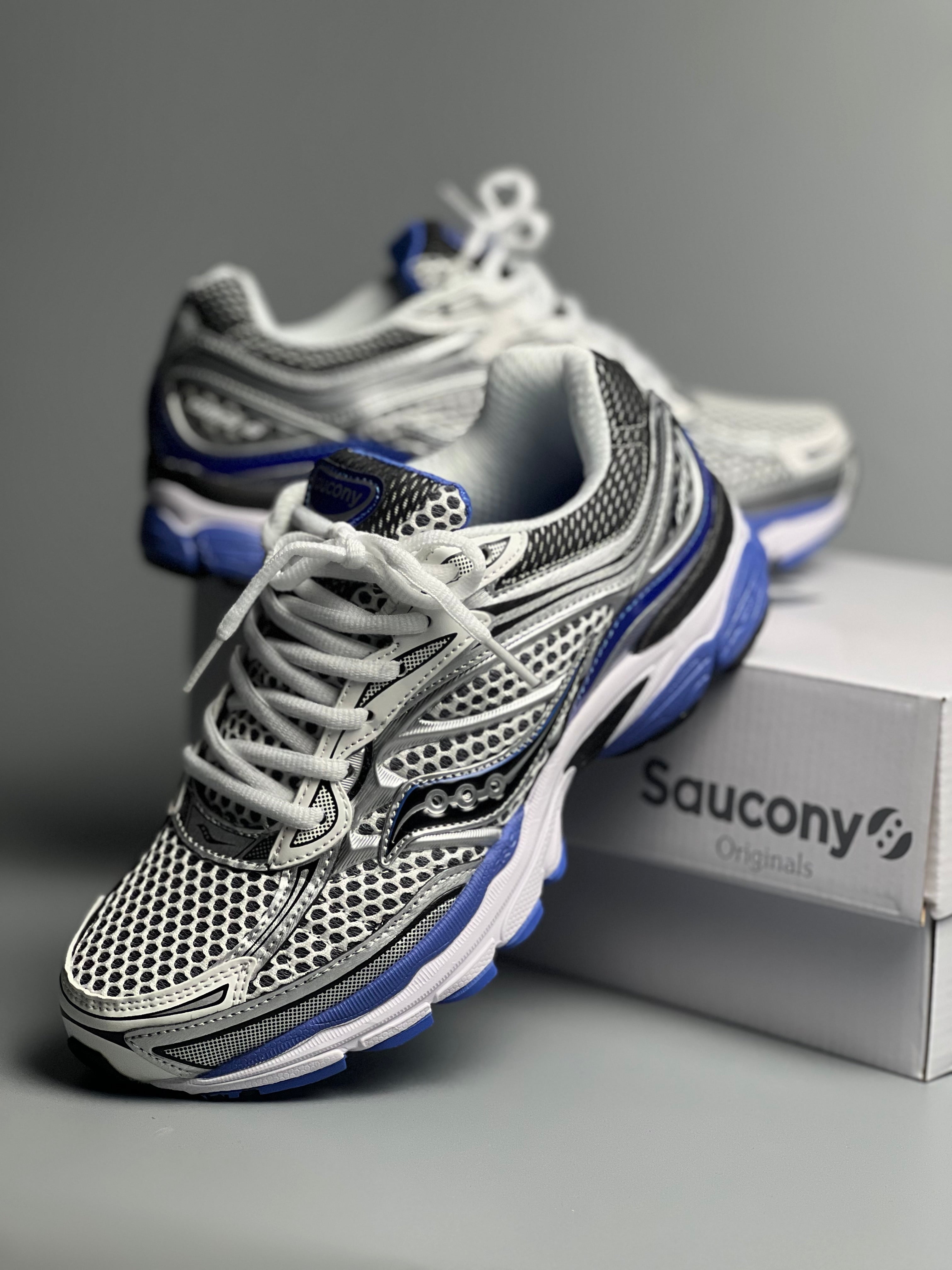 SAUCONY
PROGRID OMNI 9 OG WHITE SILVER BLUE