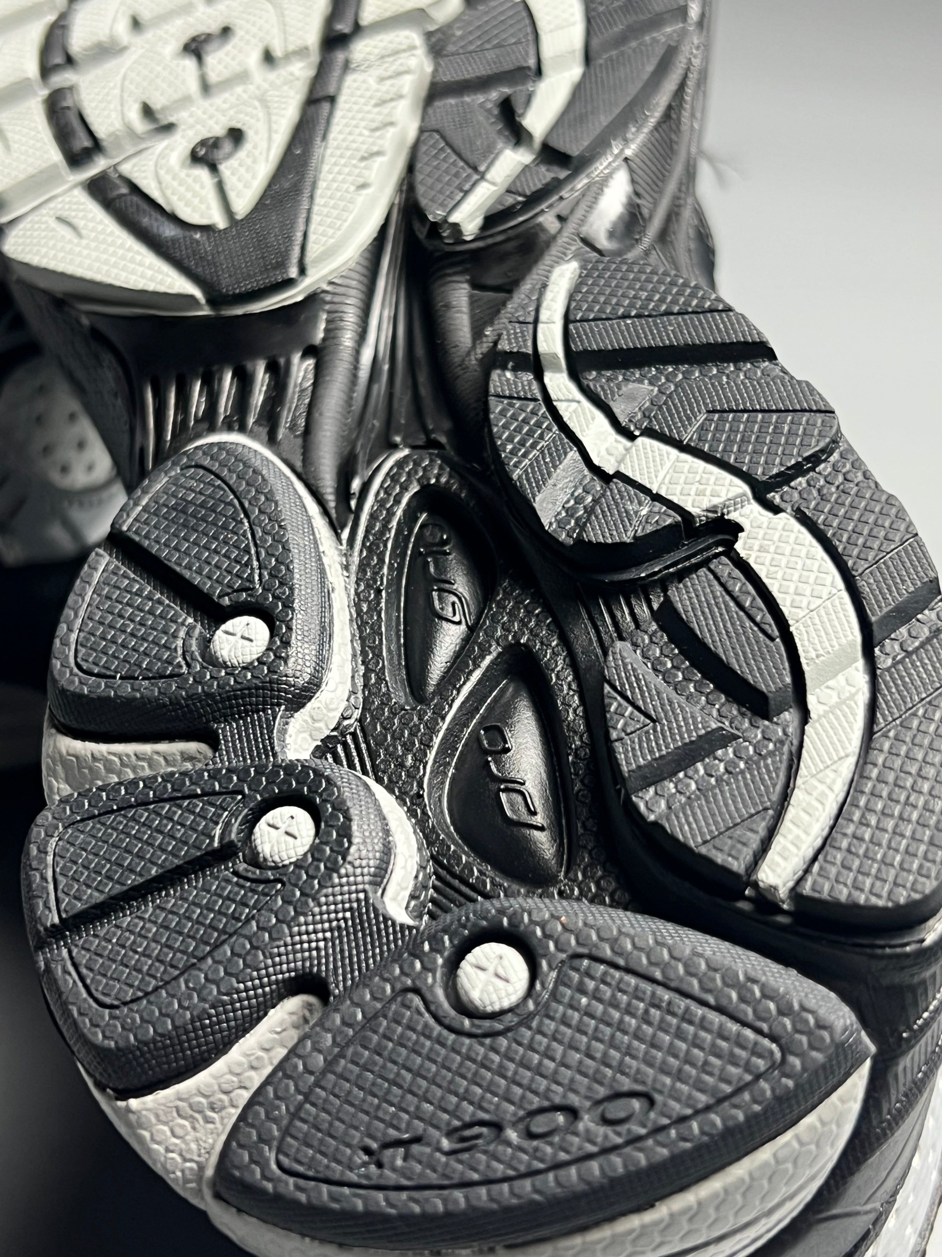 Saucony ProGrid Omni 9 noir gris argenté