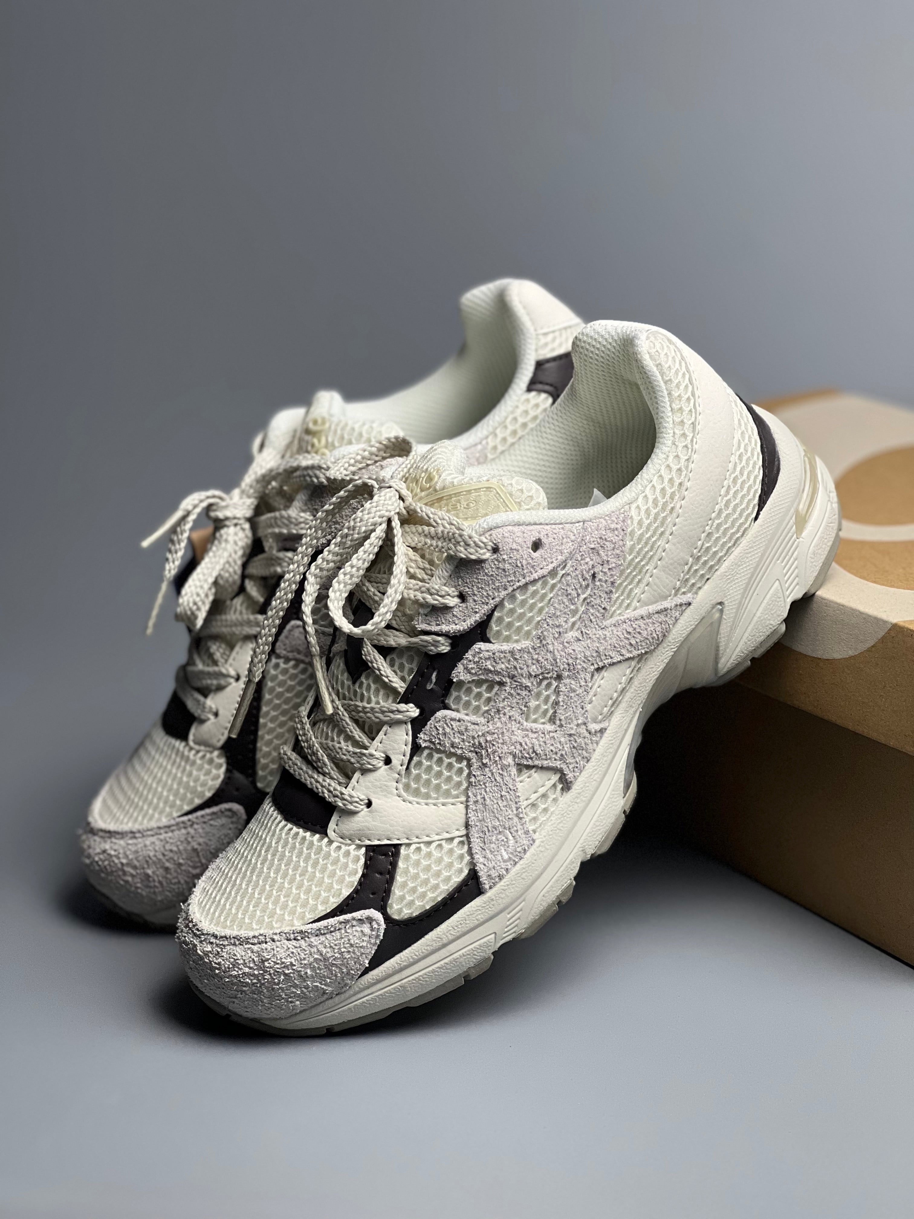 ASICS Gel-1130
HAL Studio Glacier