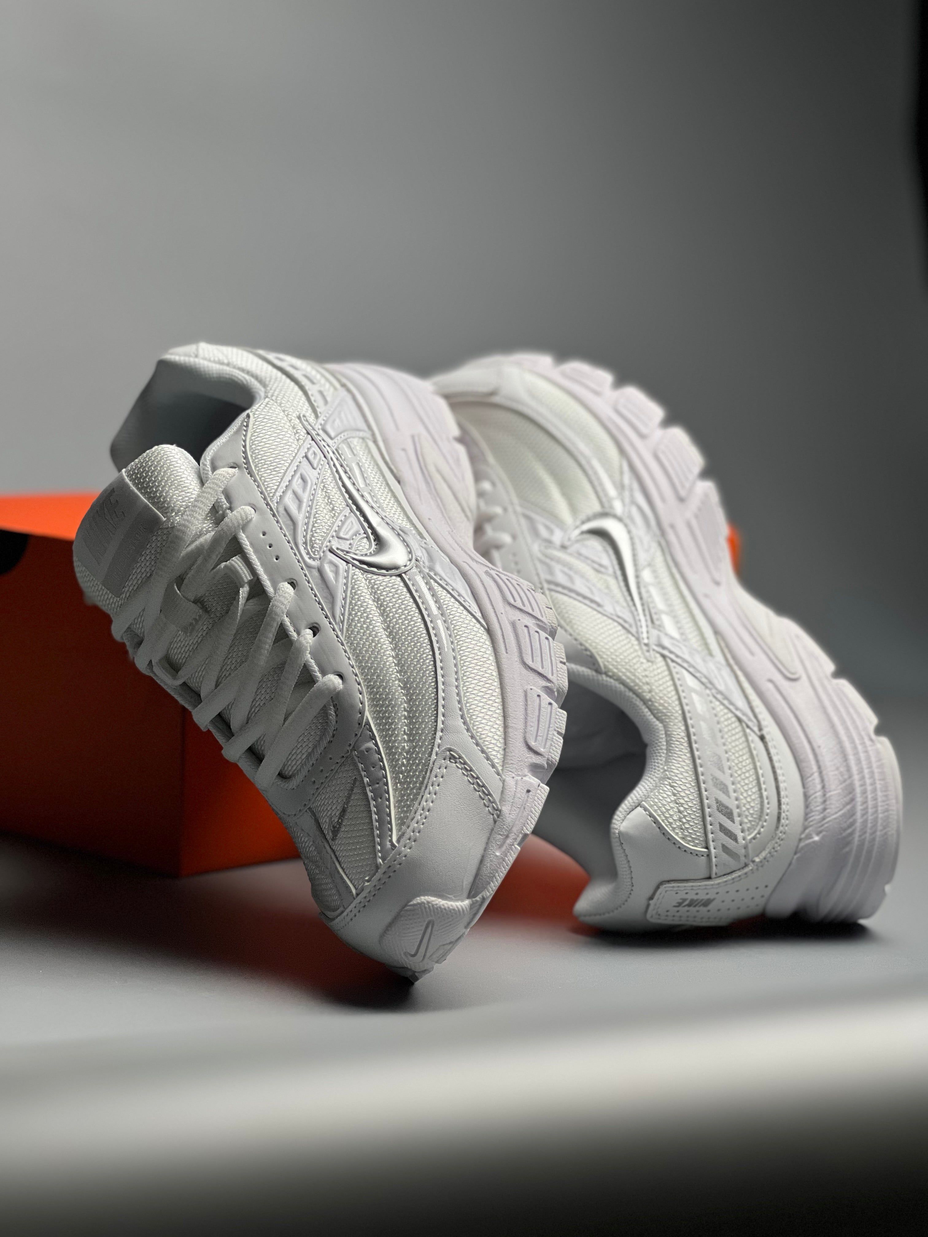 Nike Initiator blanch