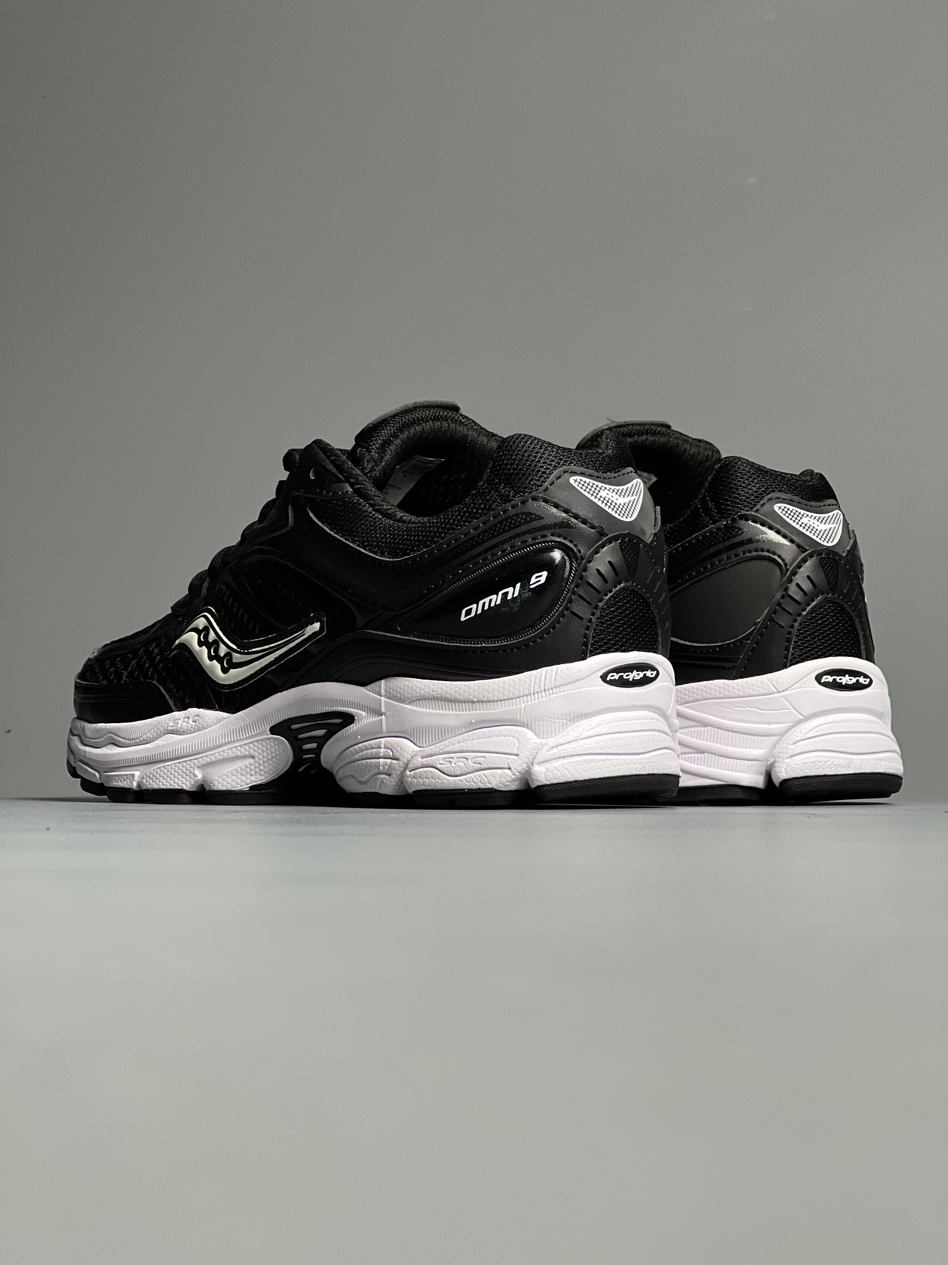 Sacouny Omni 9 black/White
