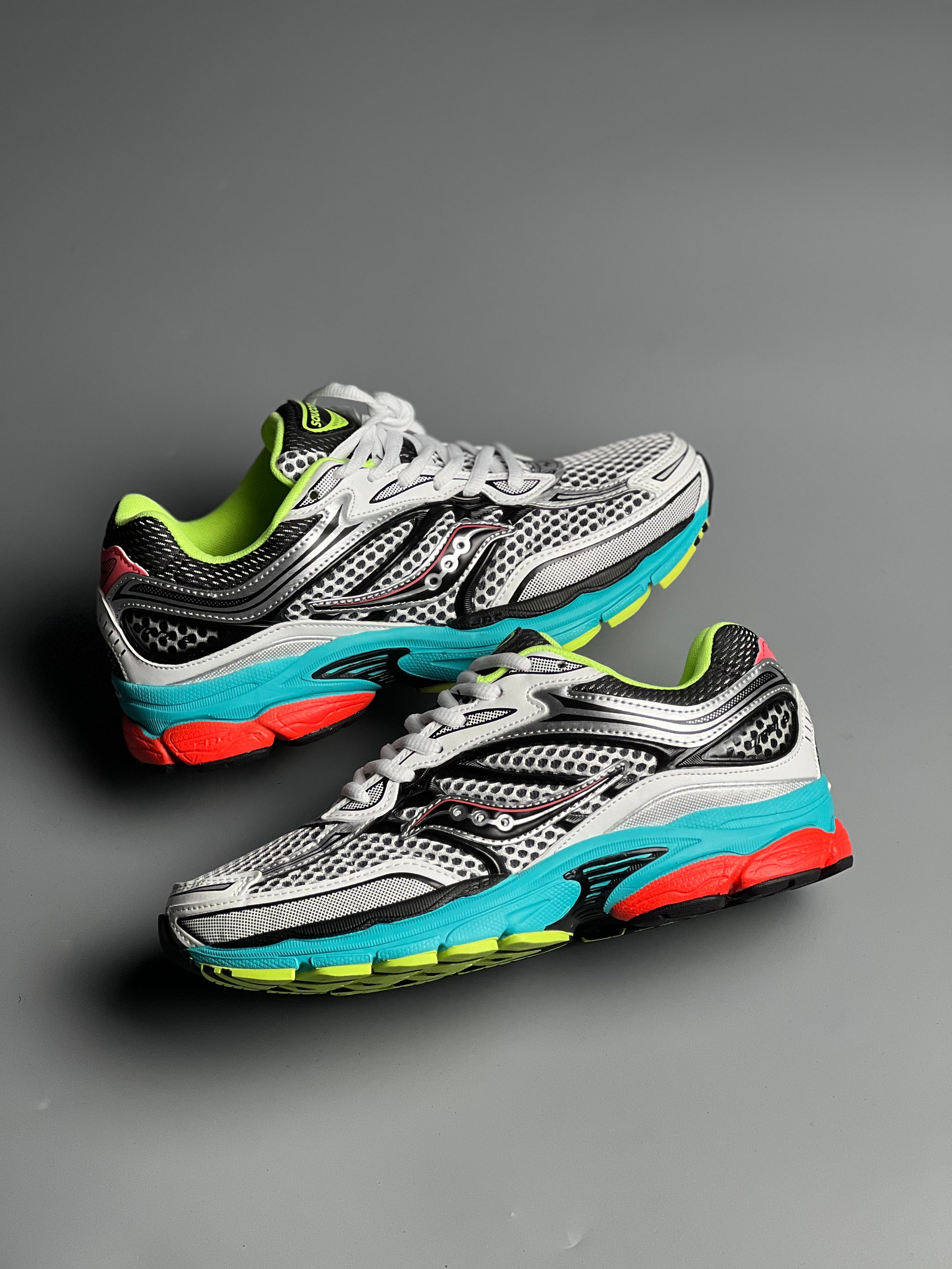 Saucony Progrid Omni 9 « Silver Mutant »