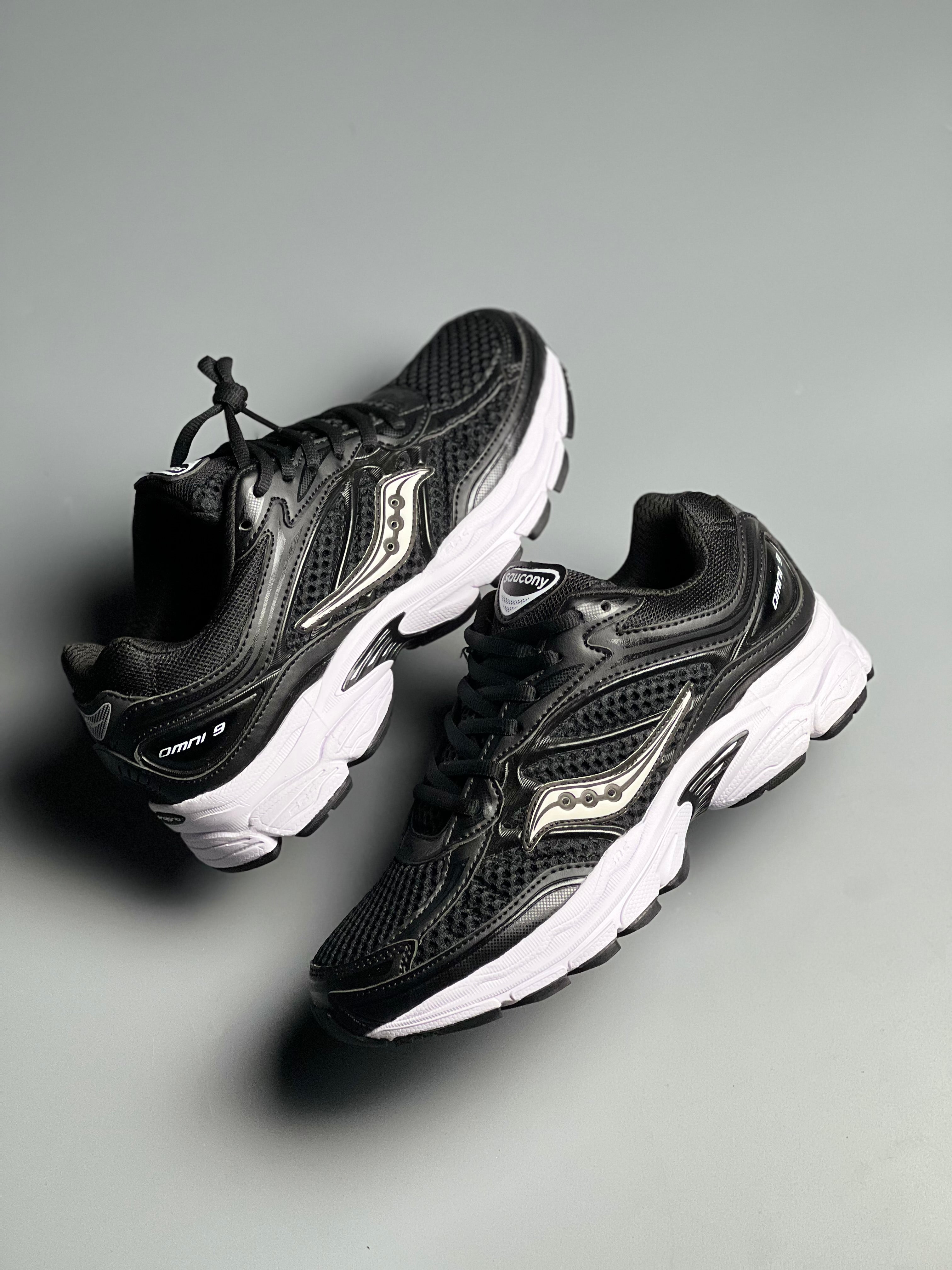 Sacouny Omni 9 black/White