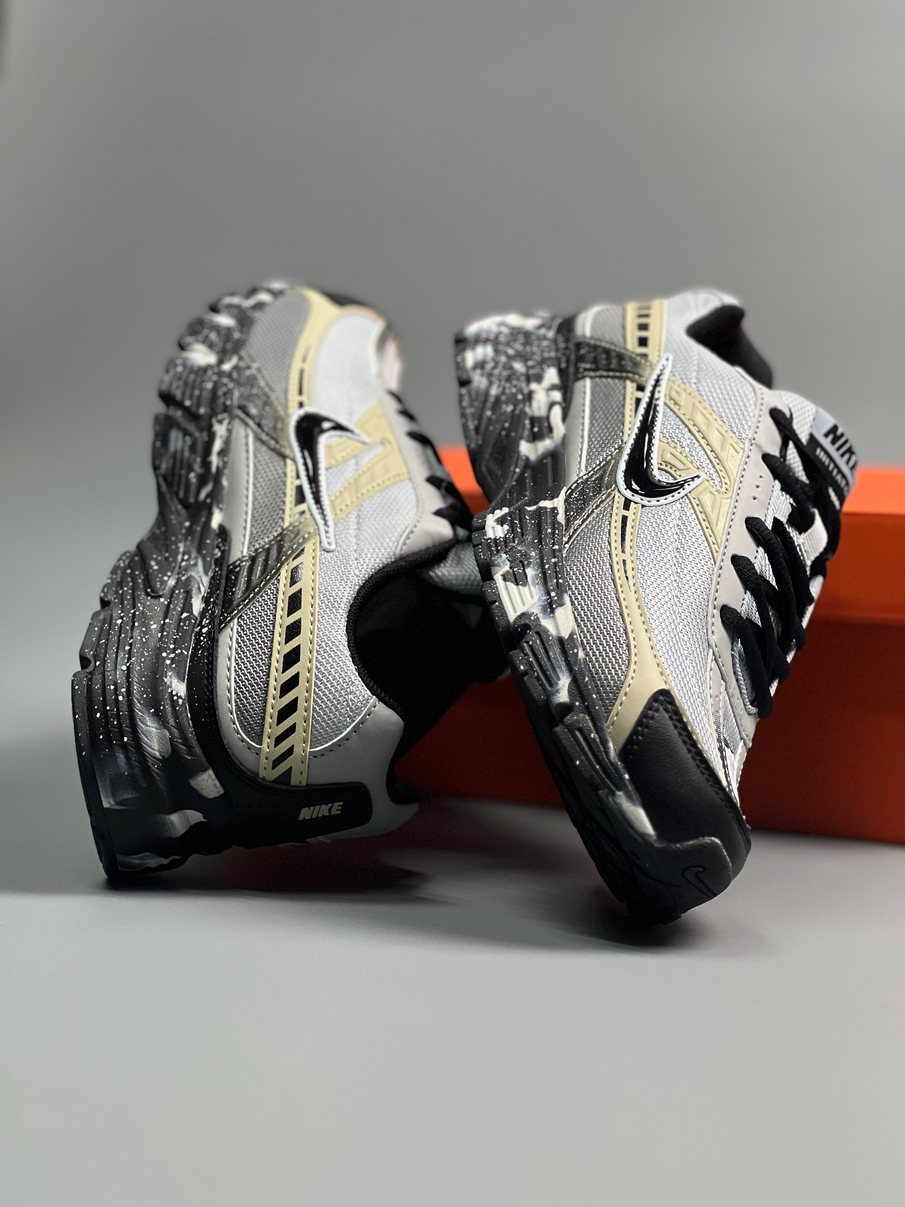 Nike Initiator Custom Grey/Black