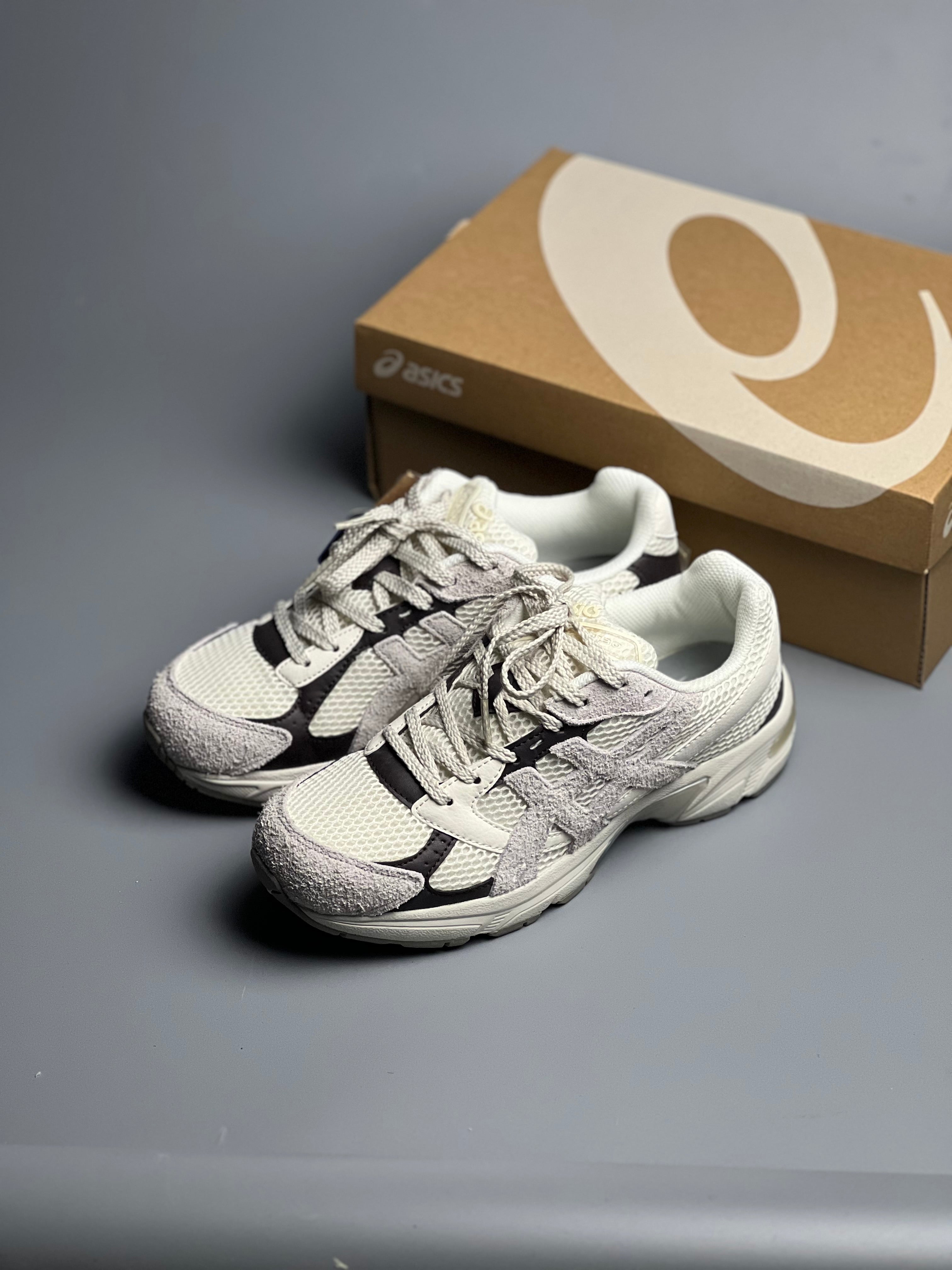 ASICS Gel-1130
HAL Studio Glacier