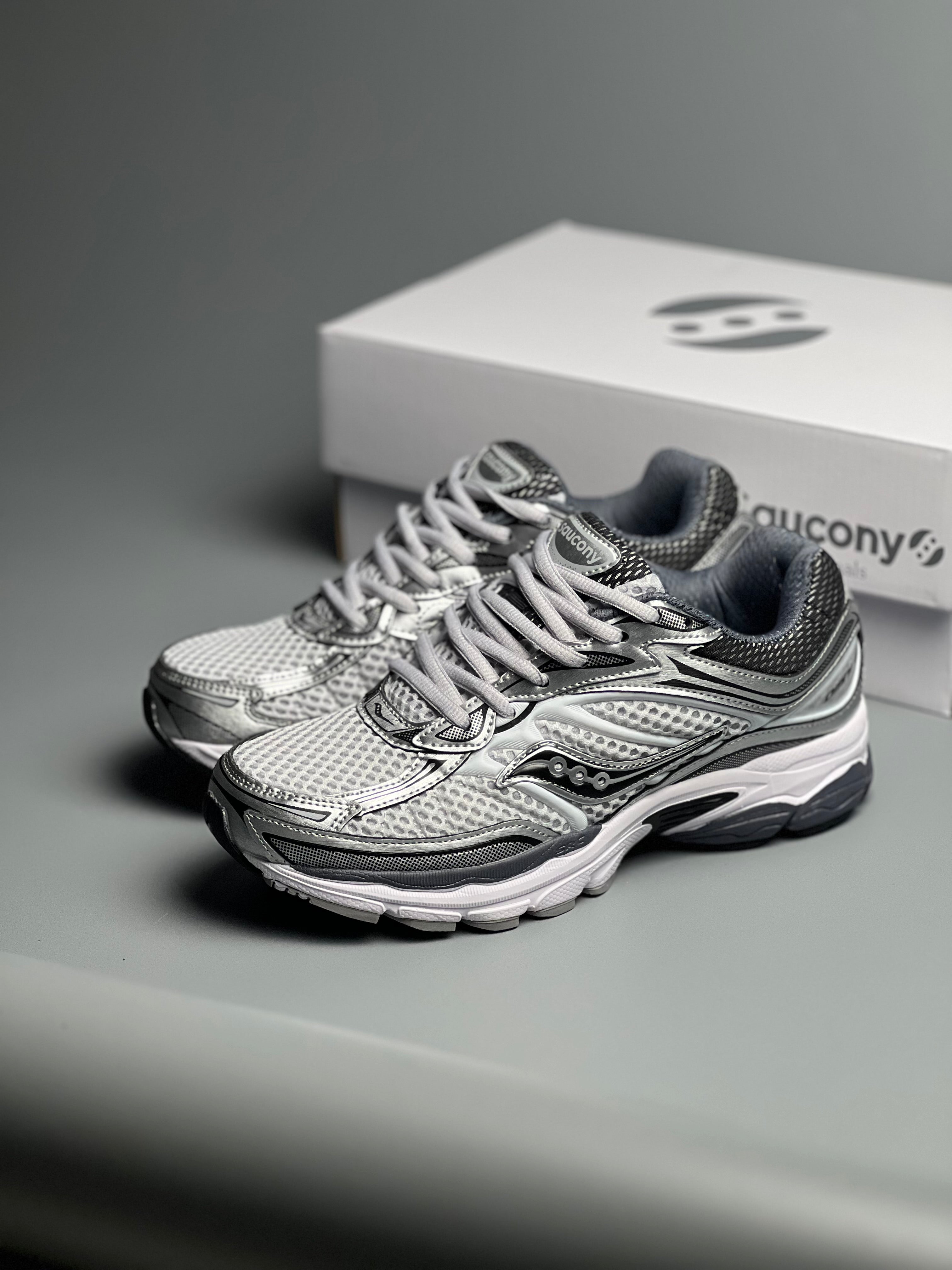 Saucony Omni 9 "Microchip"