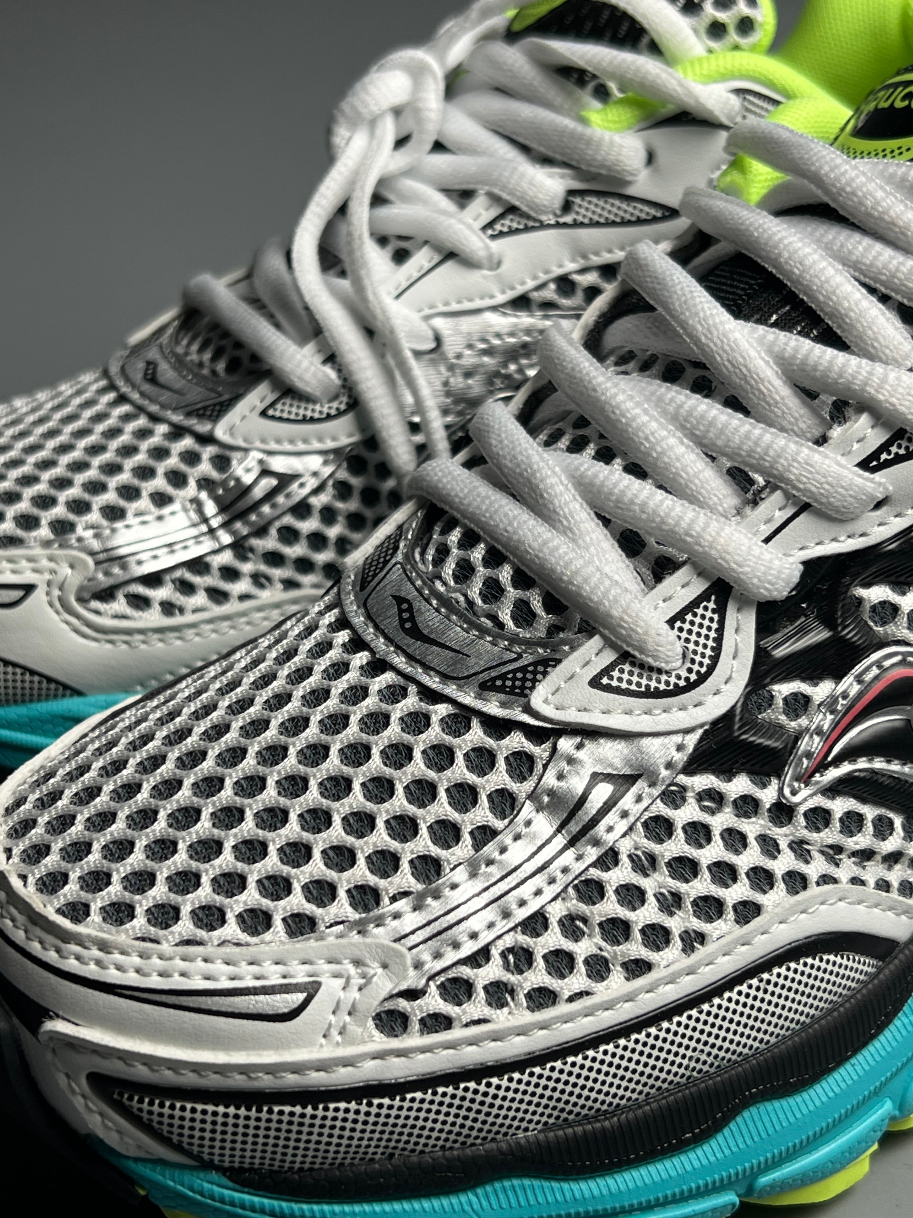 Saucony Progrid Omni 9 « Silver Mutant »