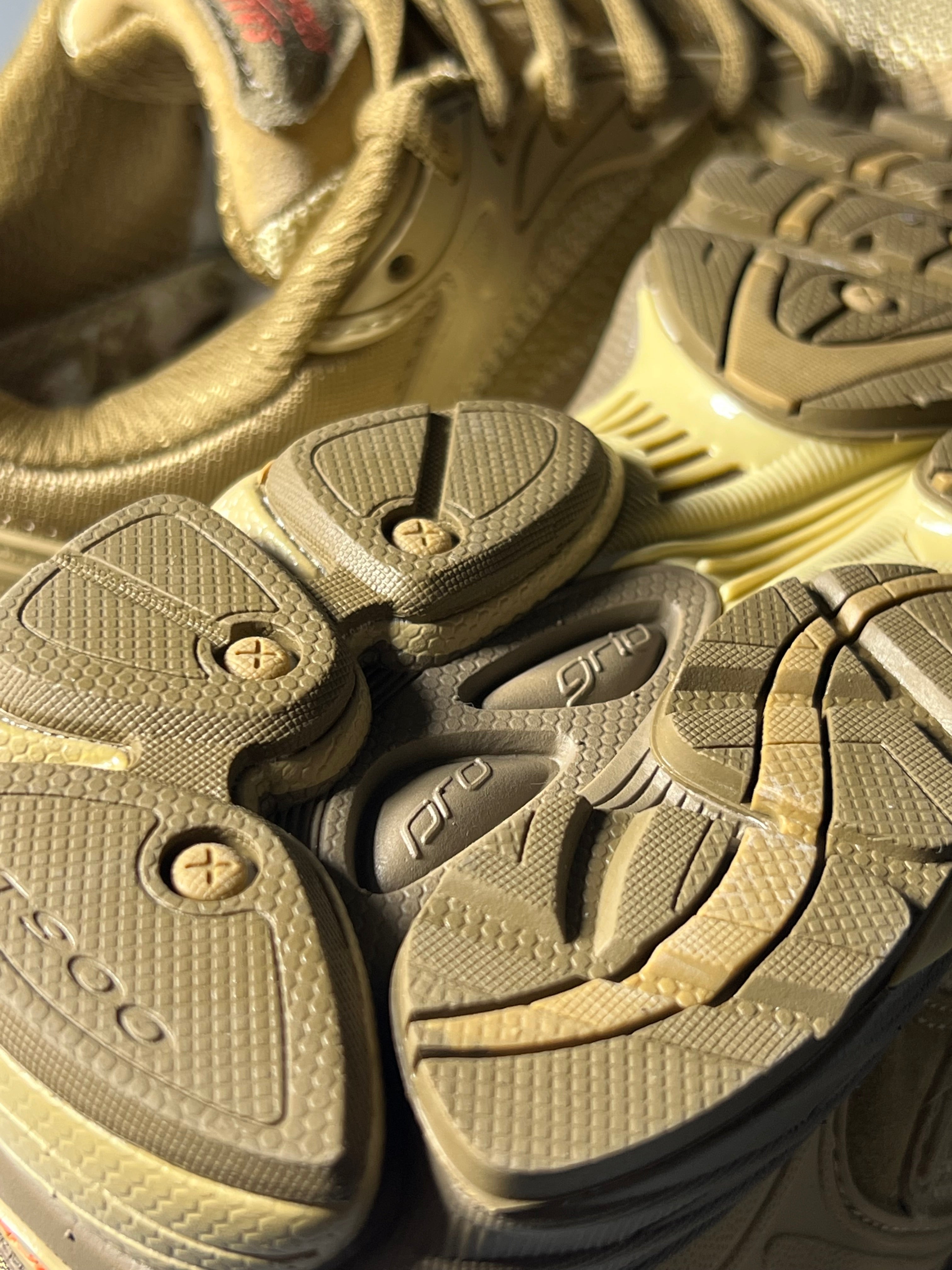Starcow x Saucony Progrid Omni 9 "ARMORT DESERT"