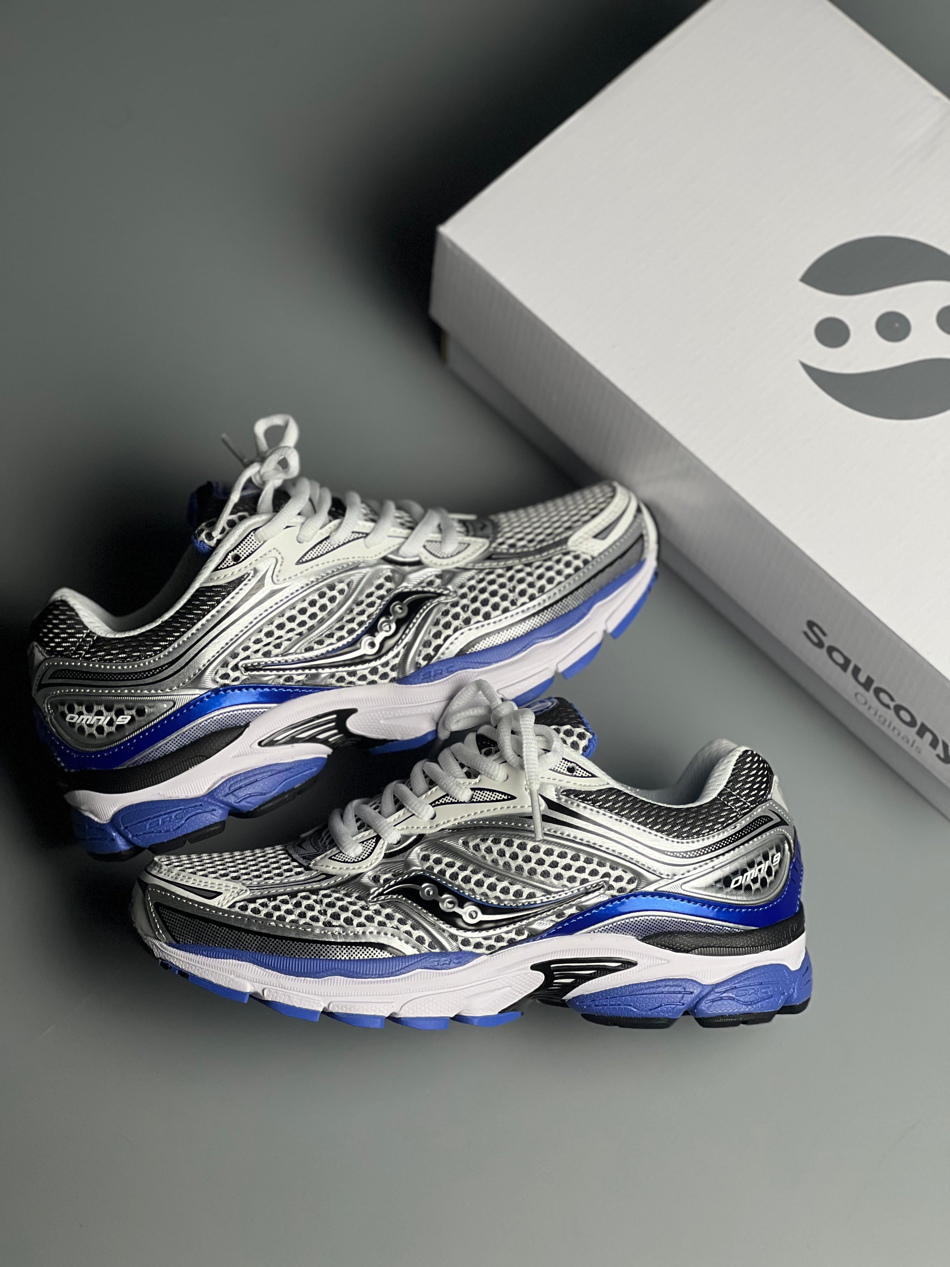SAUCONY
PROGRID OMNI 9 OG WHITE SILVER BLUE