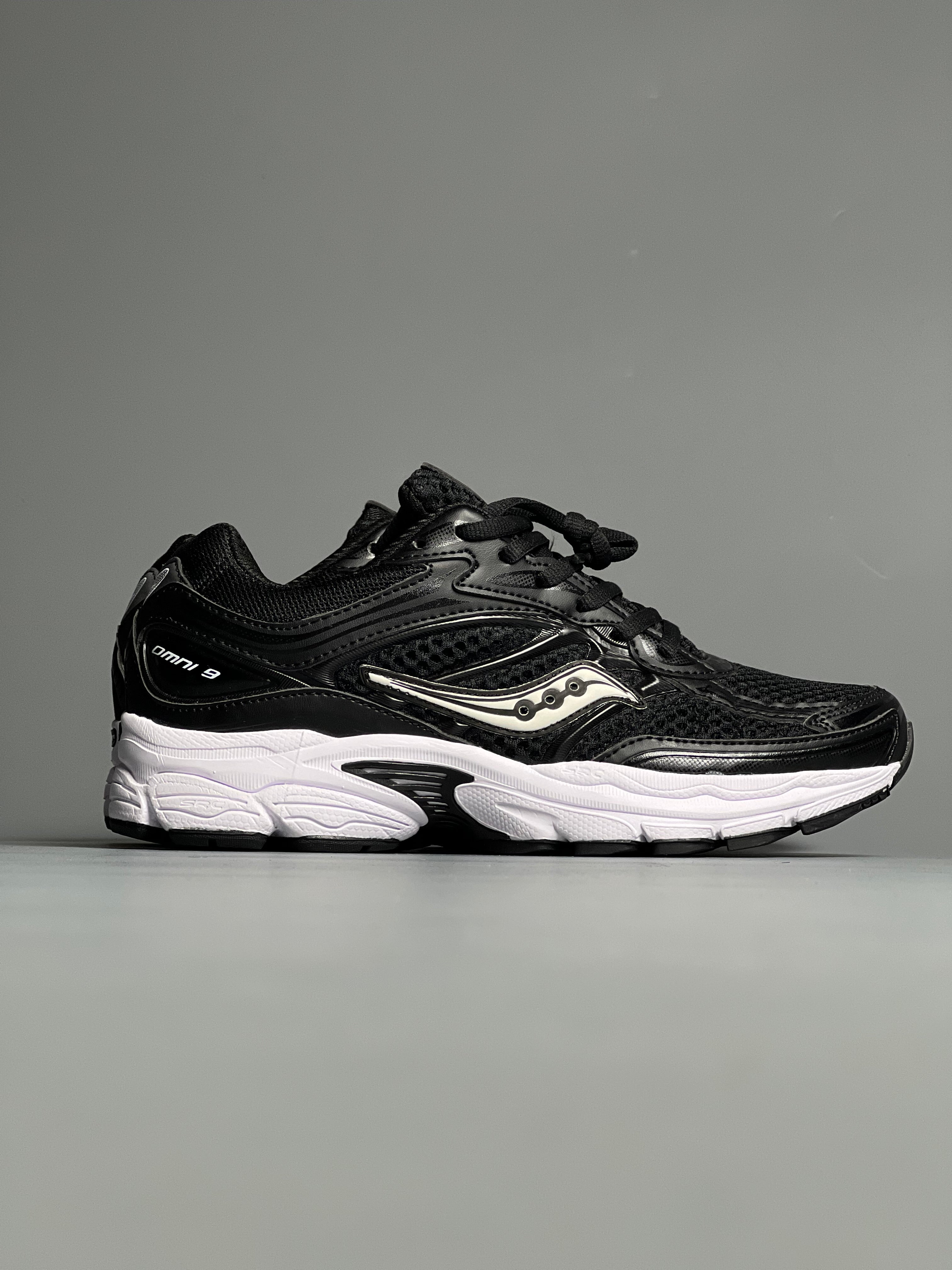 Sacouny Omni 9 black/White