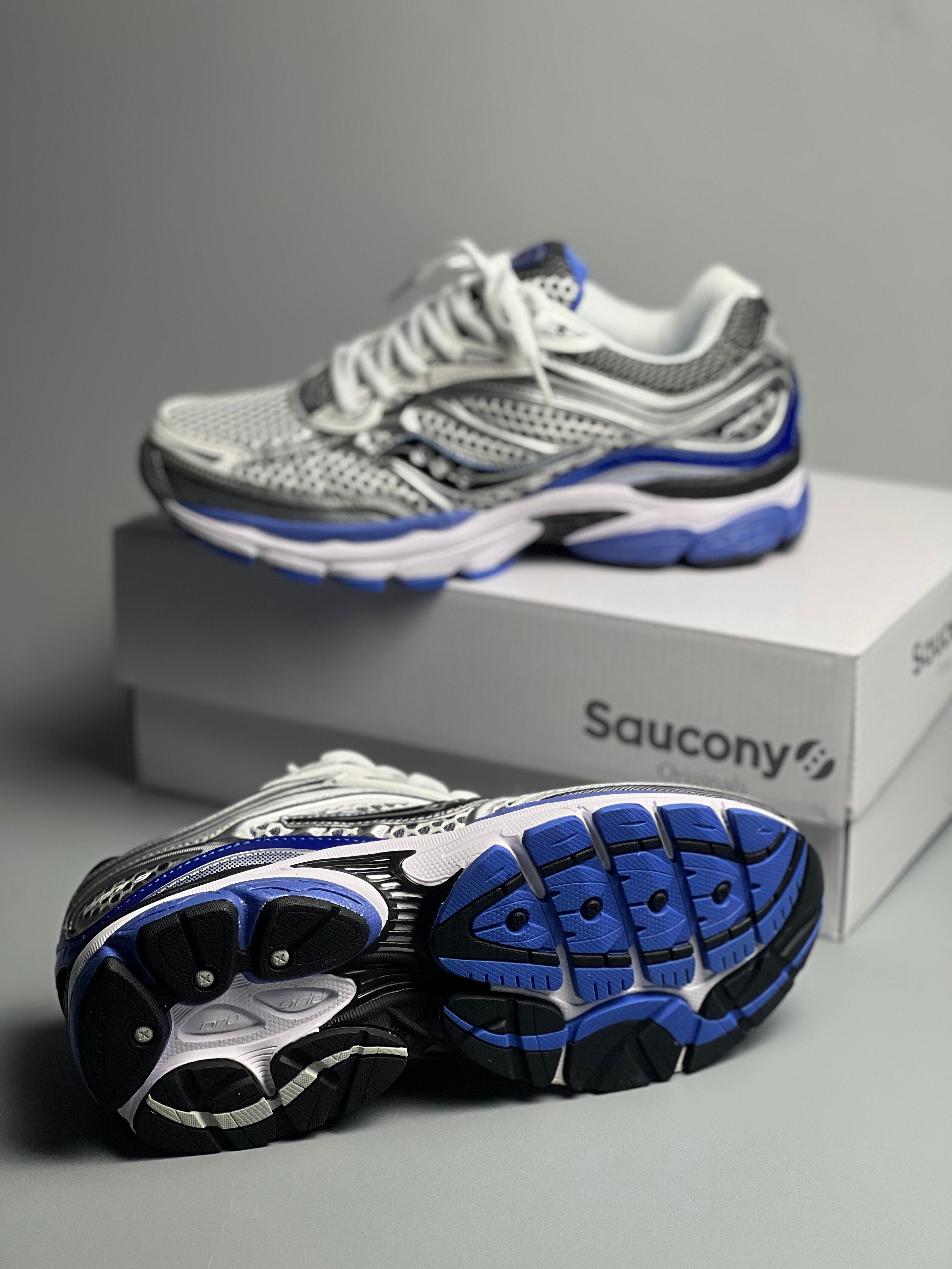 SAUCONY
PROGRID OMNI 9 OG WHITE SILVER BLUE