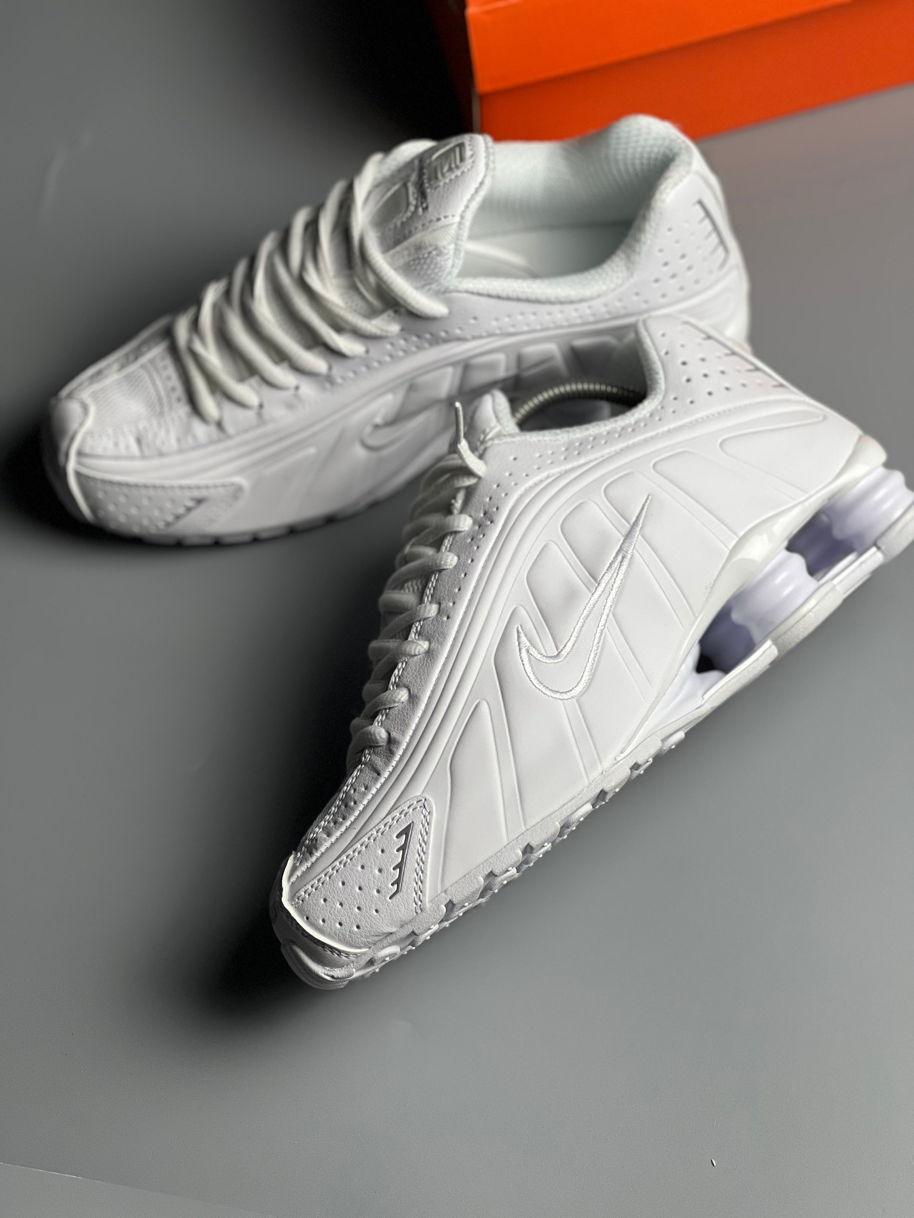 Nike shox r4 white