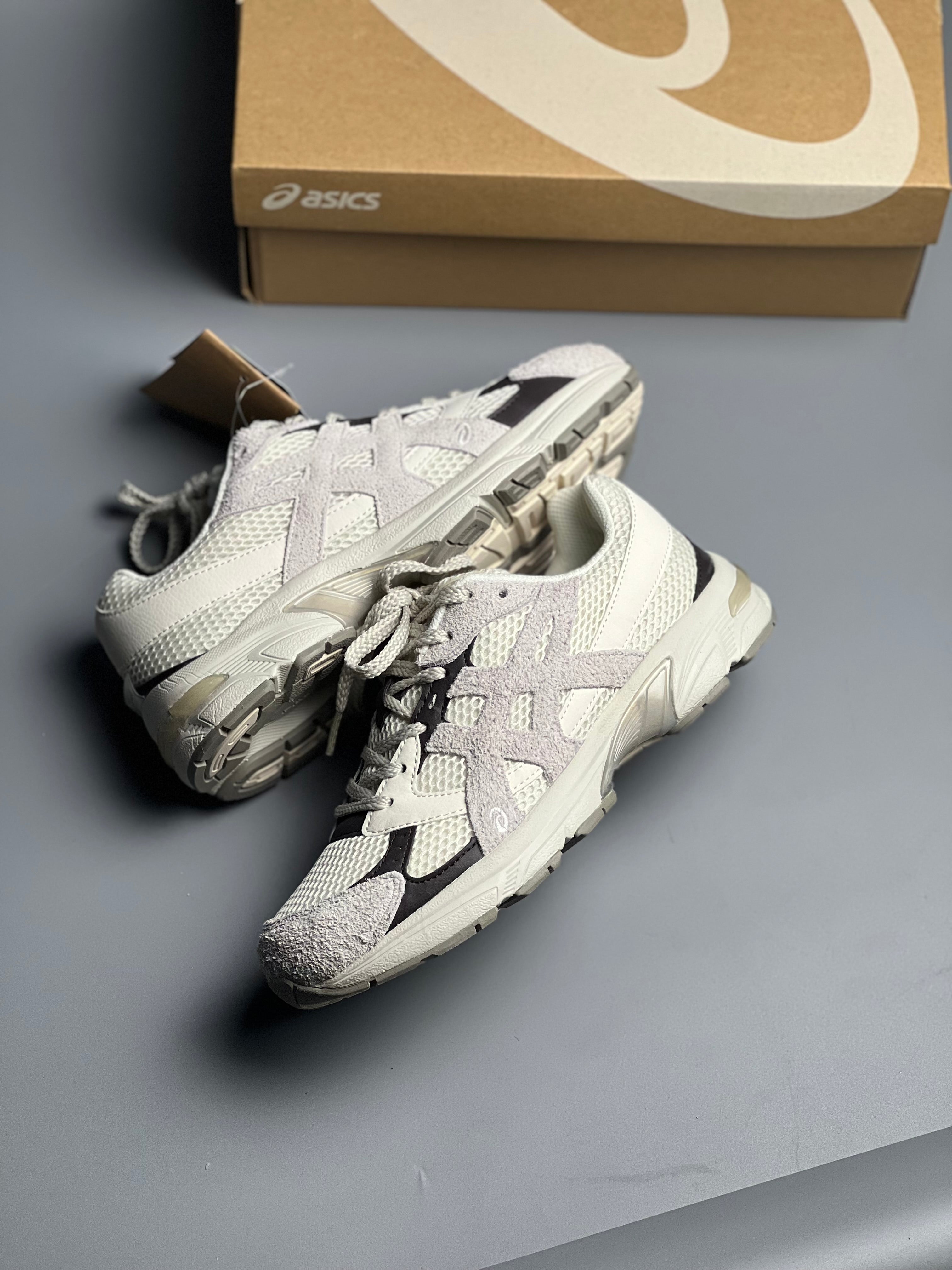ASICS Gel-1130
HAL Studio Glacier