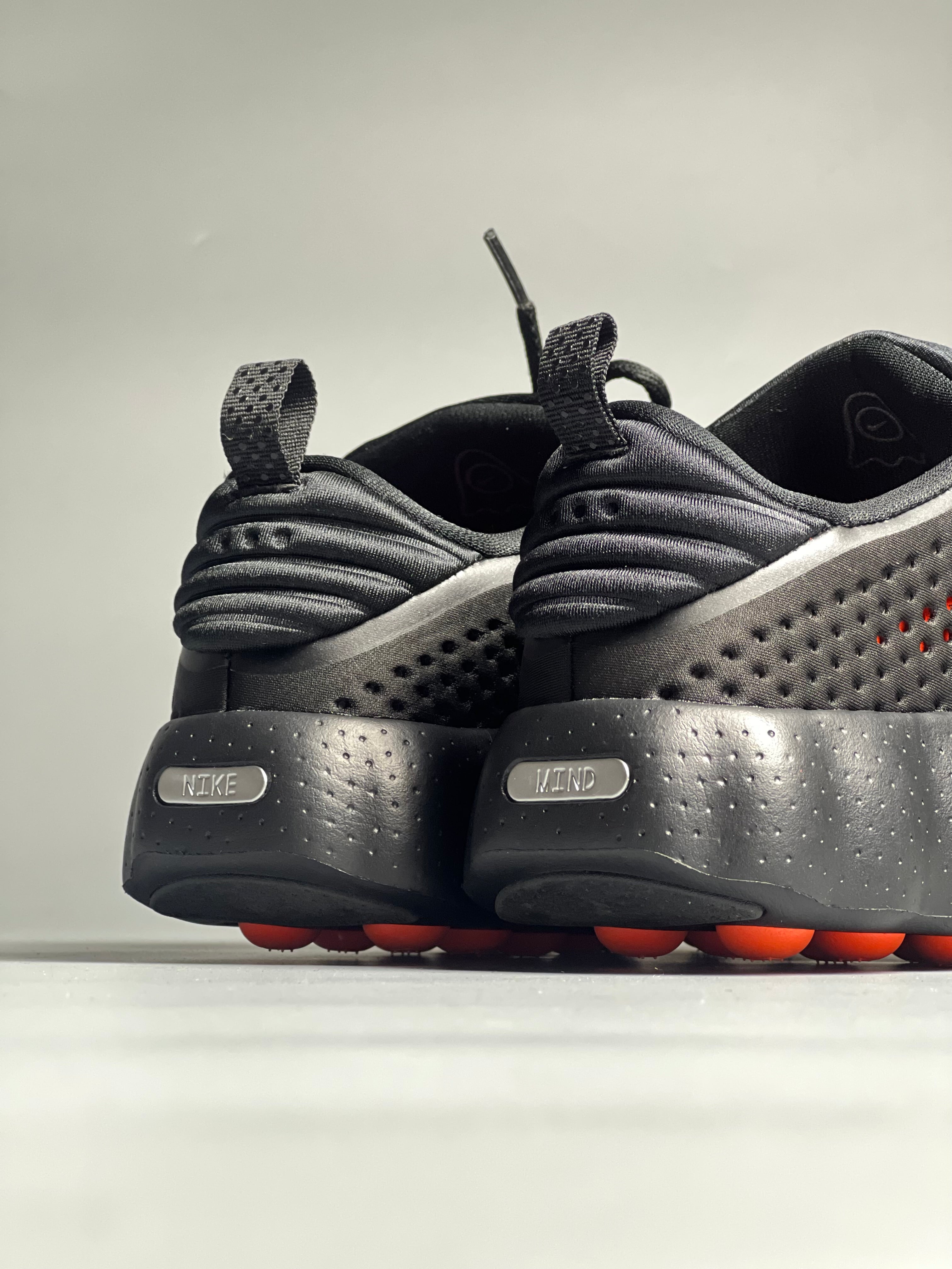 Nike mind 002 black