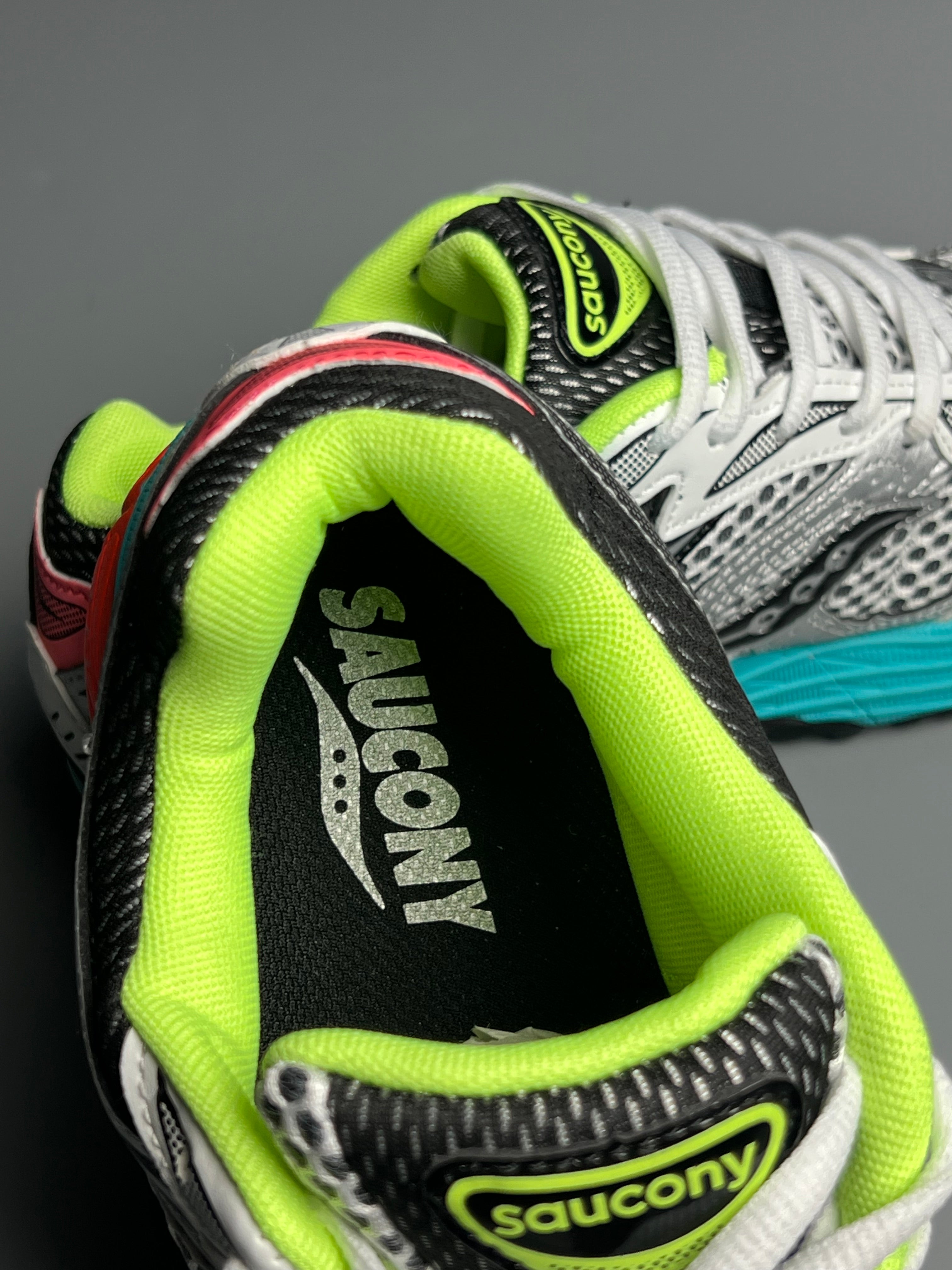 Saucony Progrid Omni 9 « Silver Mutant »